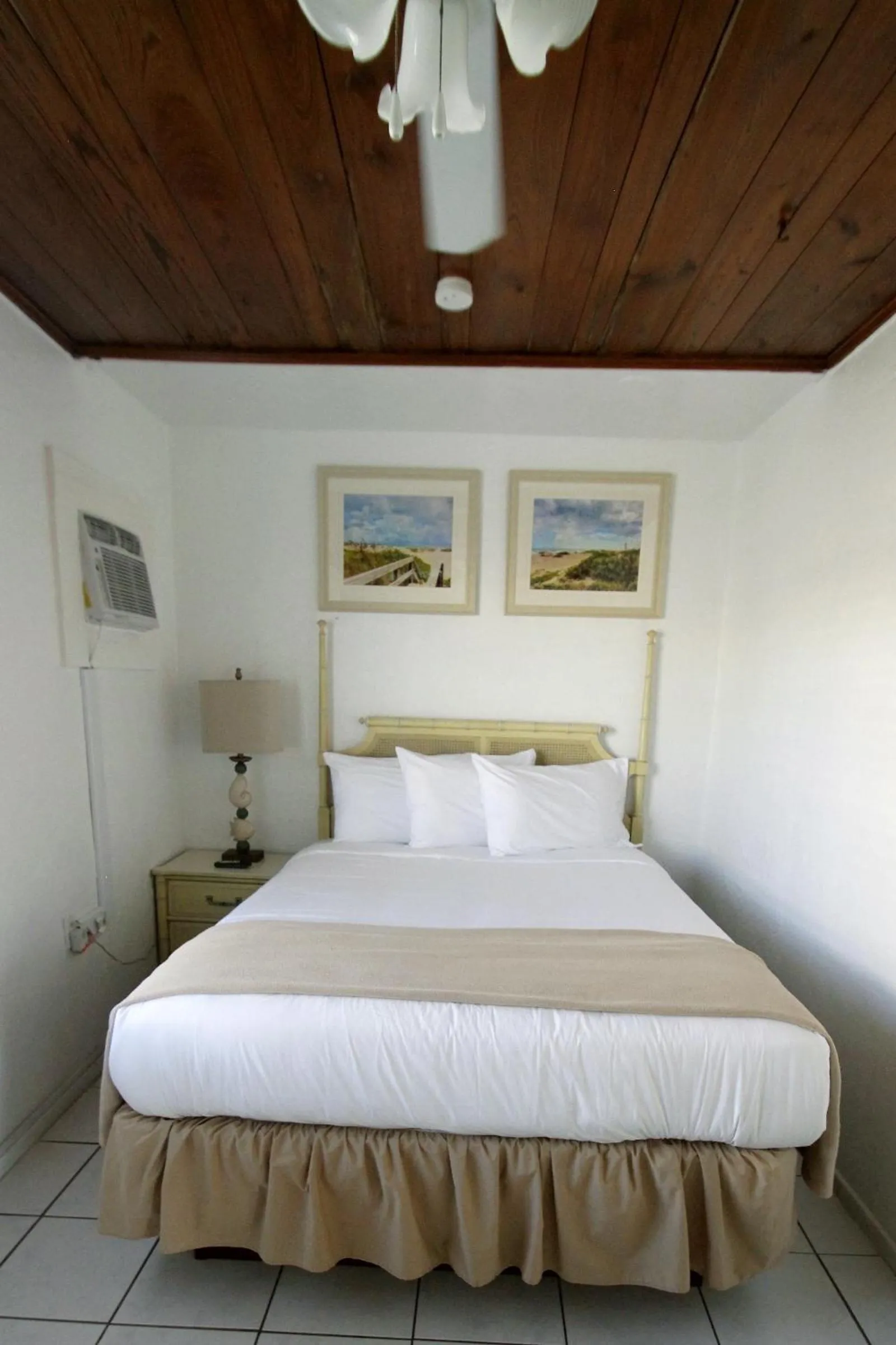 Photo of the whole room, Bed in Island Breeze Inn - Venice
