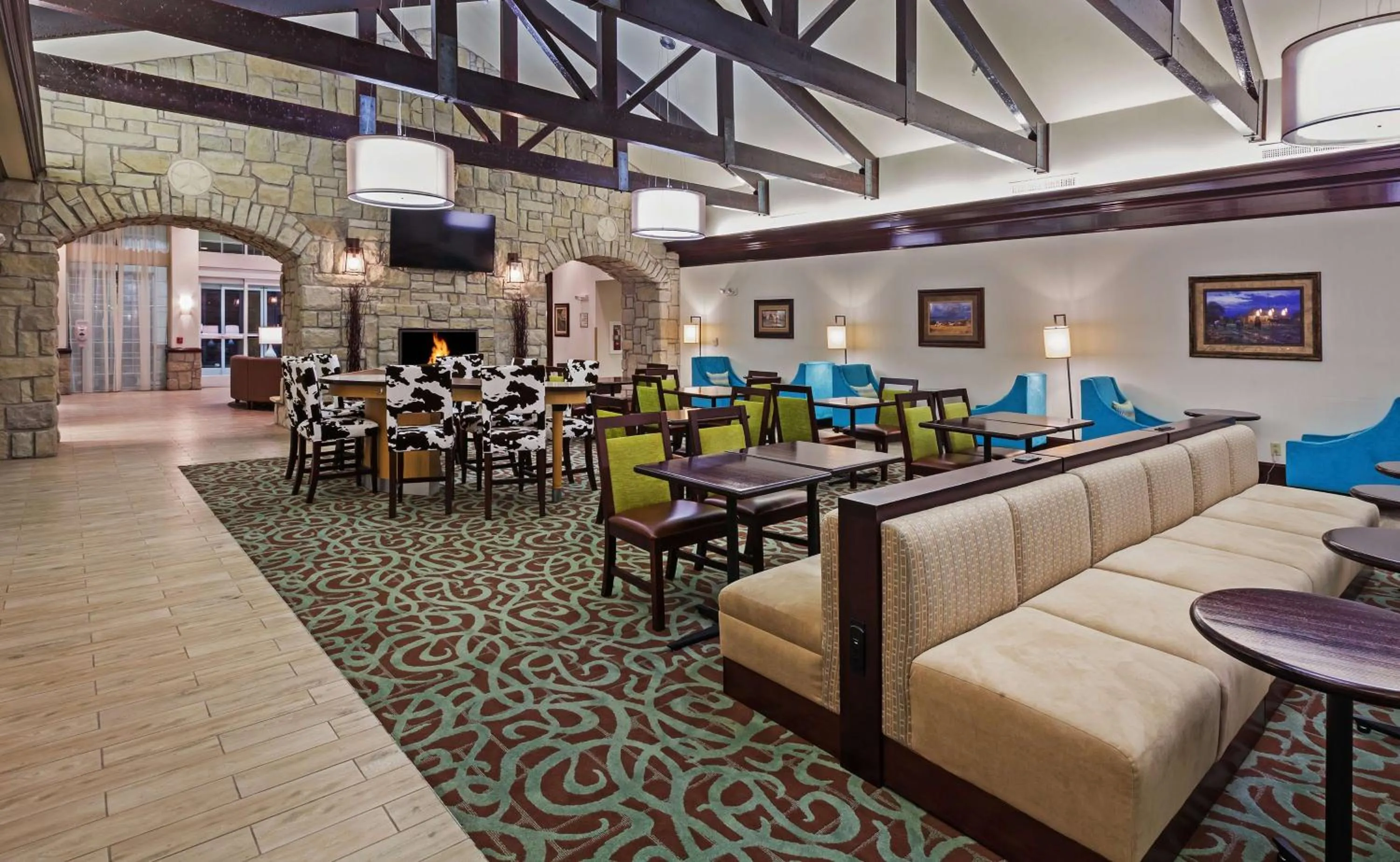 Dining area in Homewood Suites Wichita Falls