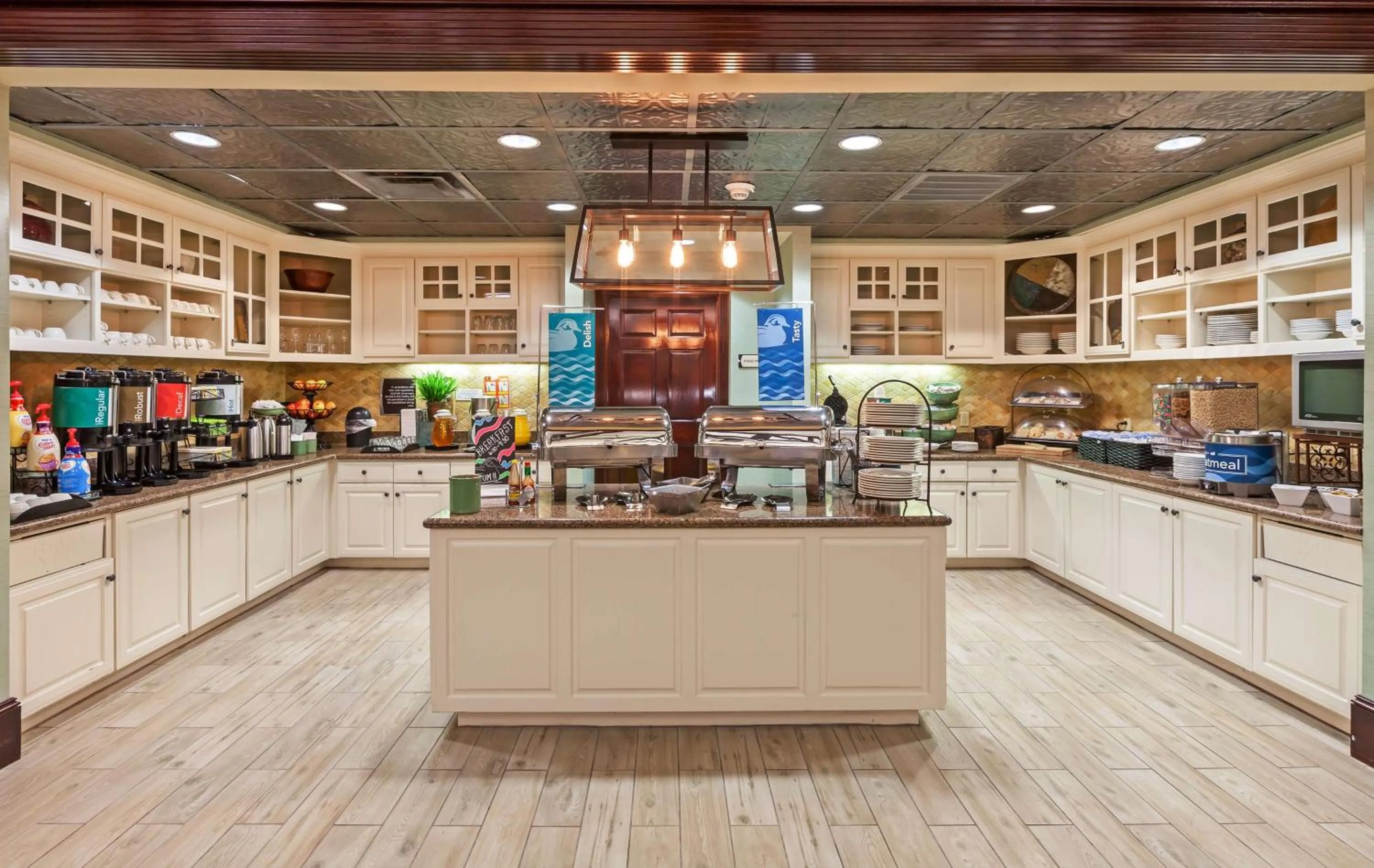 Dining area in Homewood Suites Wichita Falls