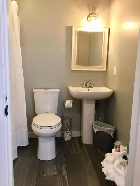 Carriage House Queen second floor in Chapter House Carriage House Queen second floor in Chapter House