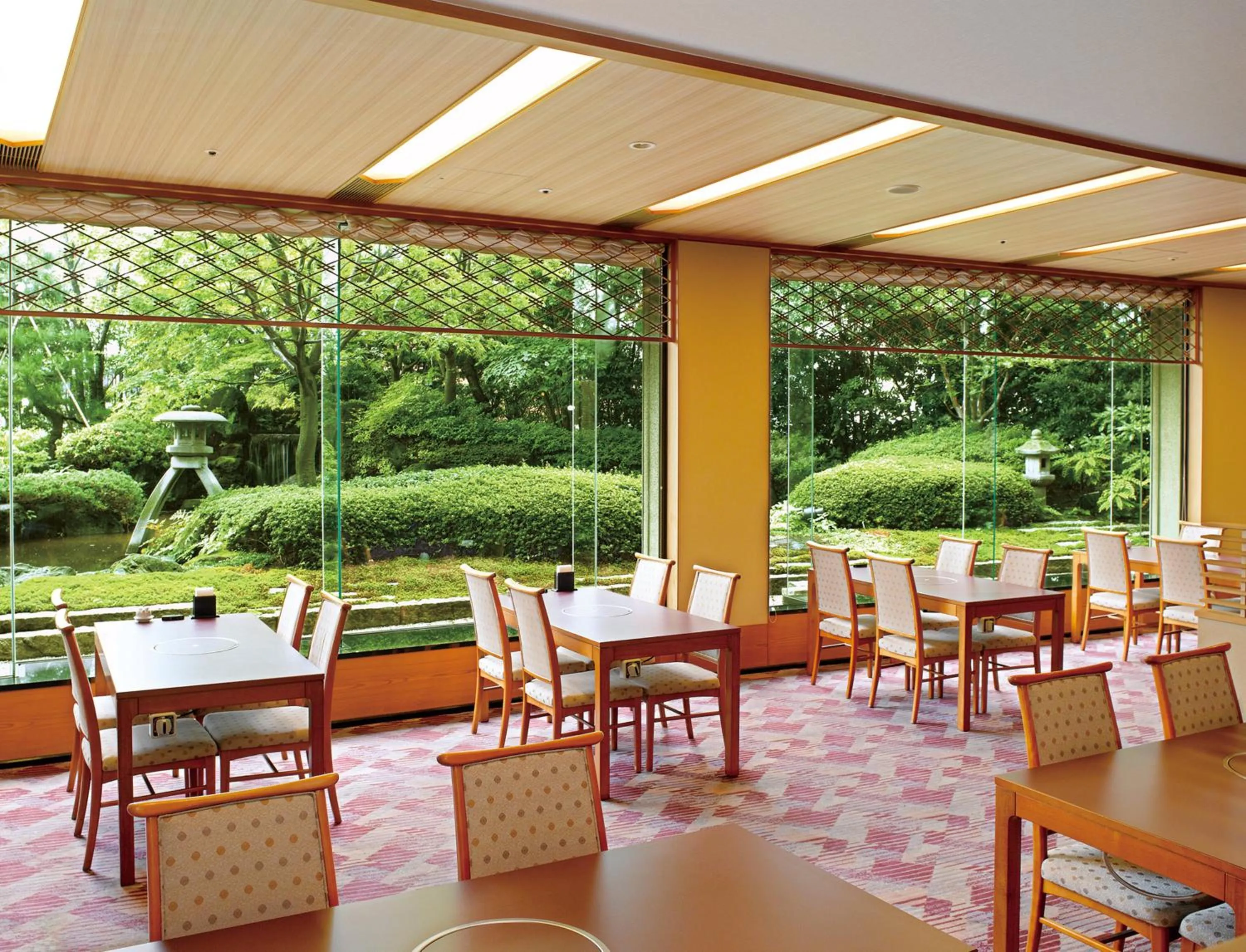Restaurant/places to eat in ANA Crowne Plaza Kanazawa by IHG