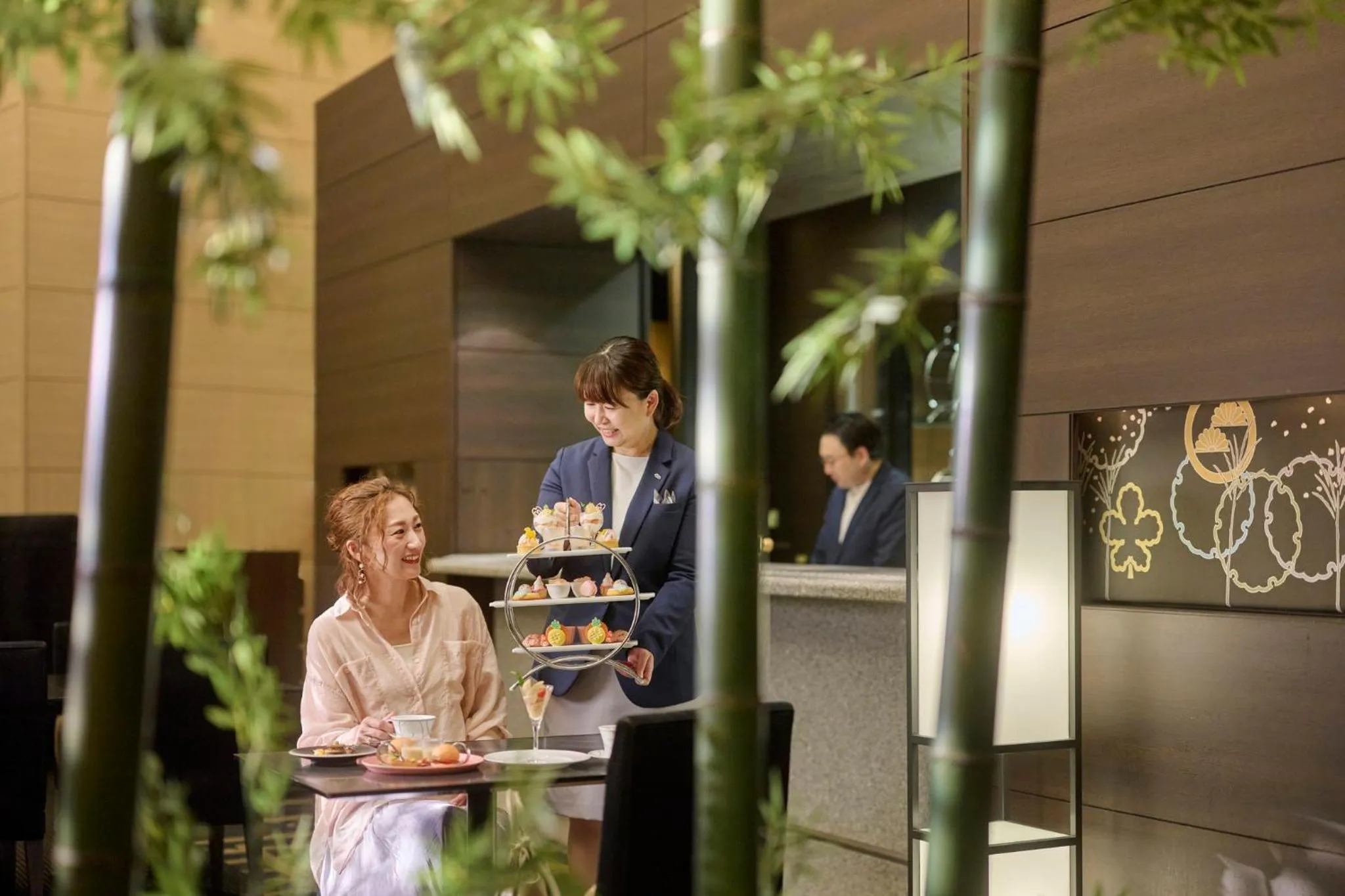 Lounge or bar in ANA Crowne Plaza Kanazawa by IHG