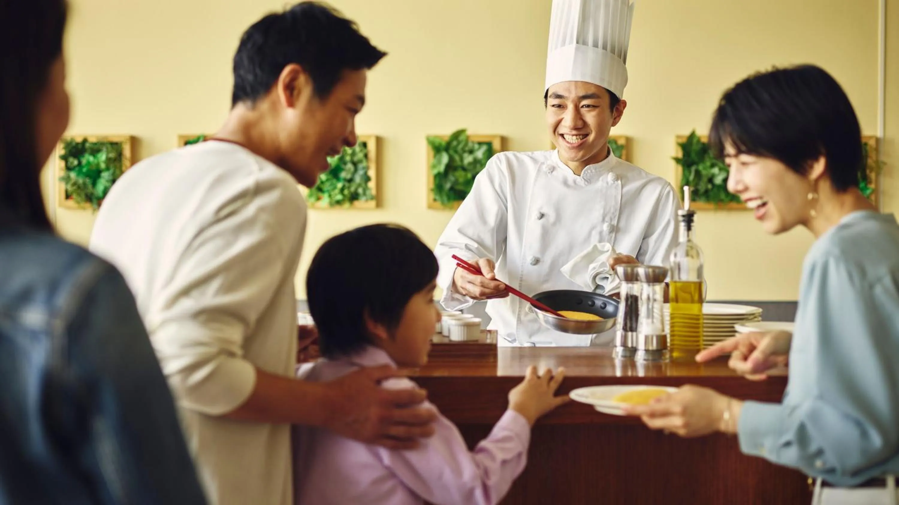 Restaurant/places to eat in ANA Crowne Plaza Kanazawa by IHG