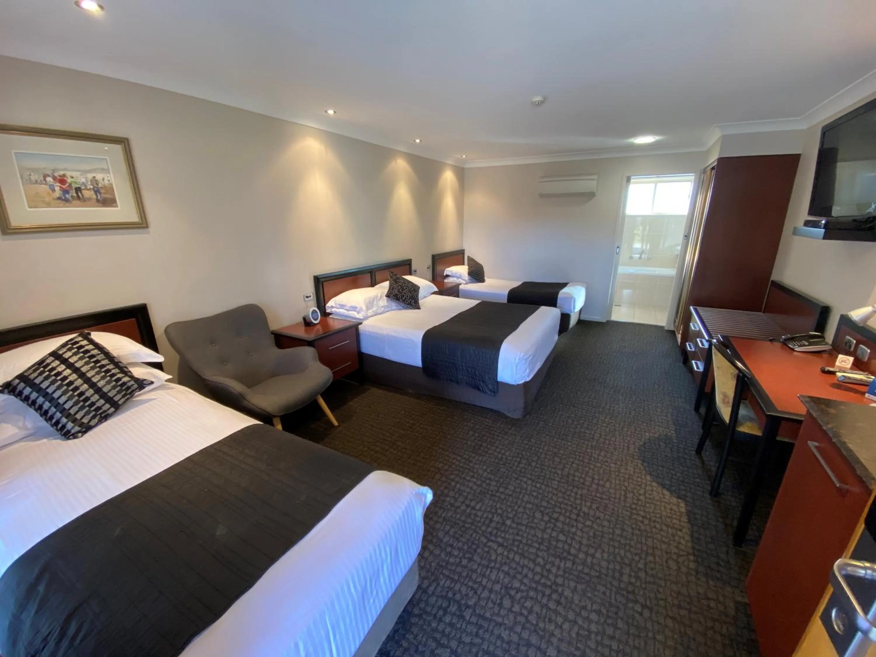 Photo of the whole room, Bed in Best Western Plus All Settlers Motor Inn