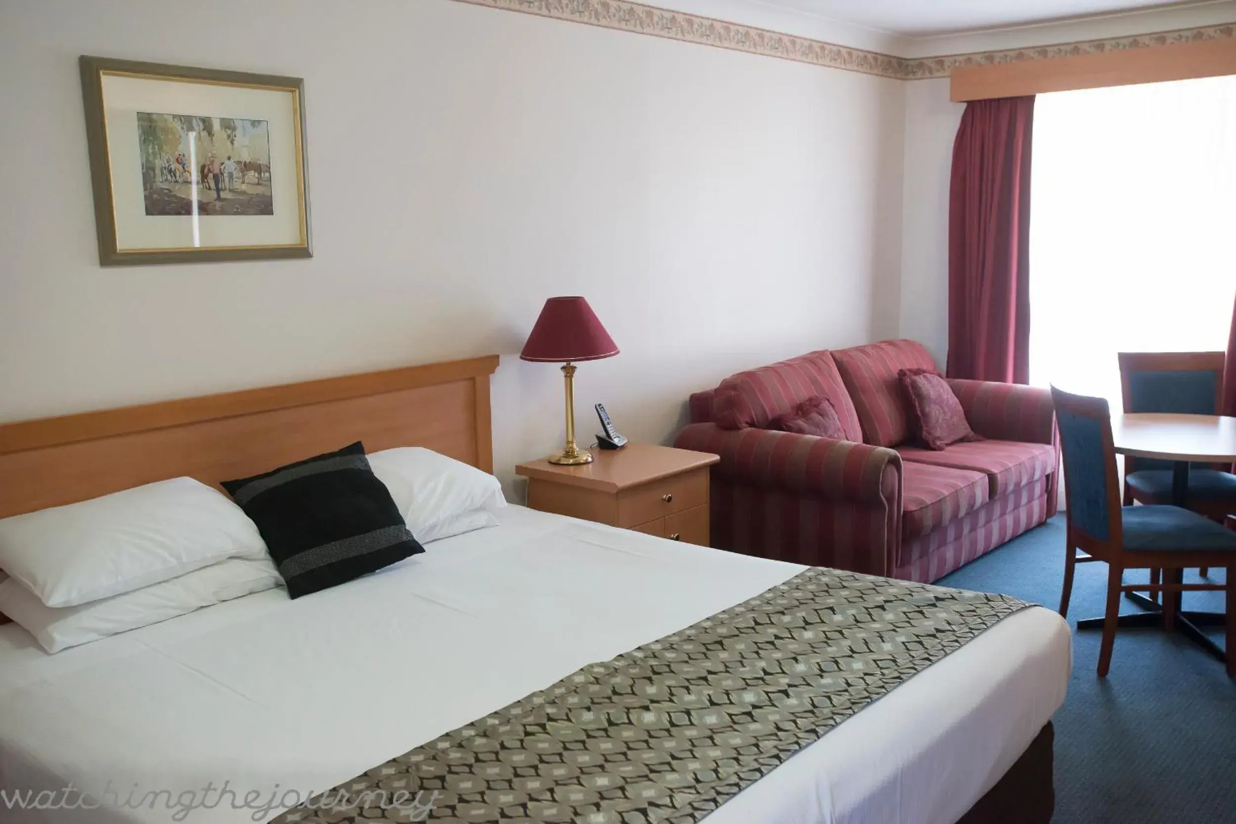 Superior King Room with Spa Bath in Best Western Plus All Settlers Motor Inn Superior King Room with Spa Bath in Best Western Plus All Settlers Motor Inn