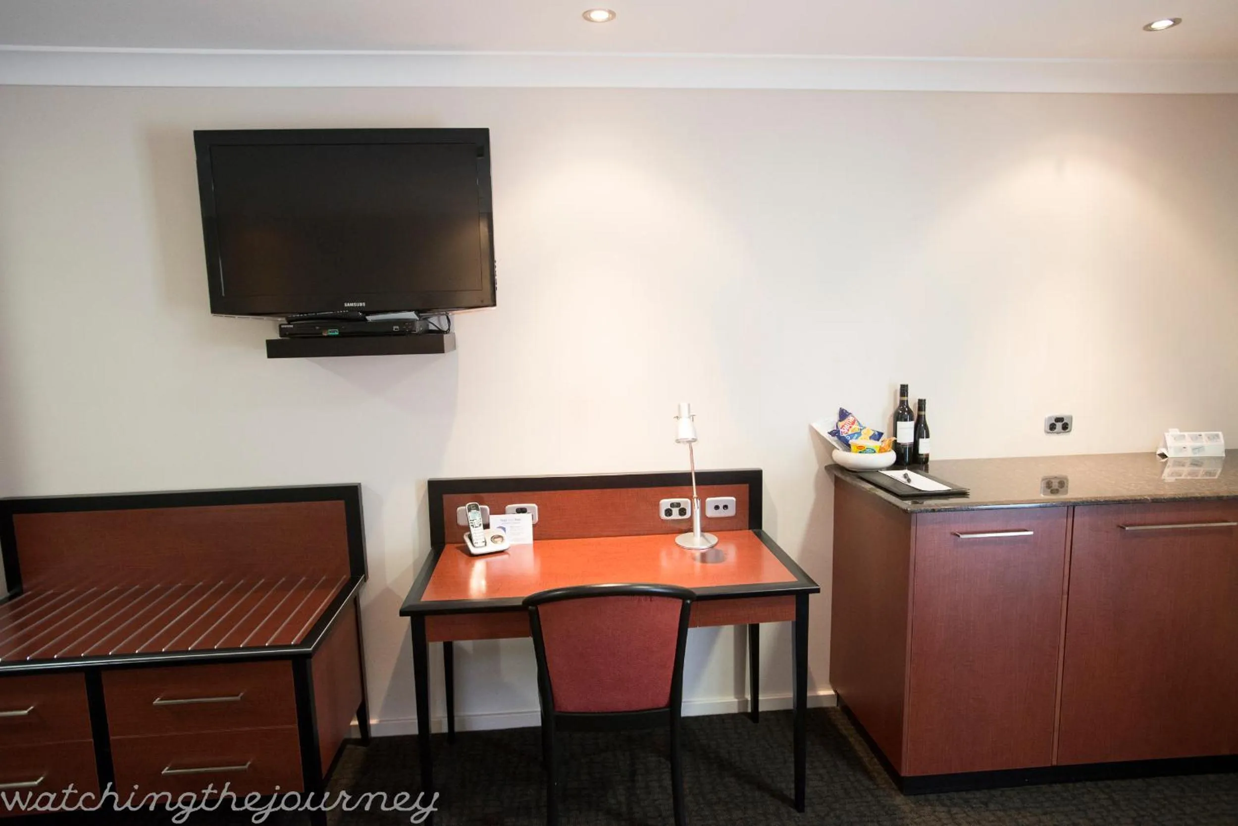 TV and multimedia in Best Western Plus All Settlers Motor Inn