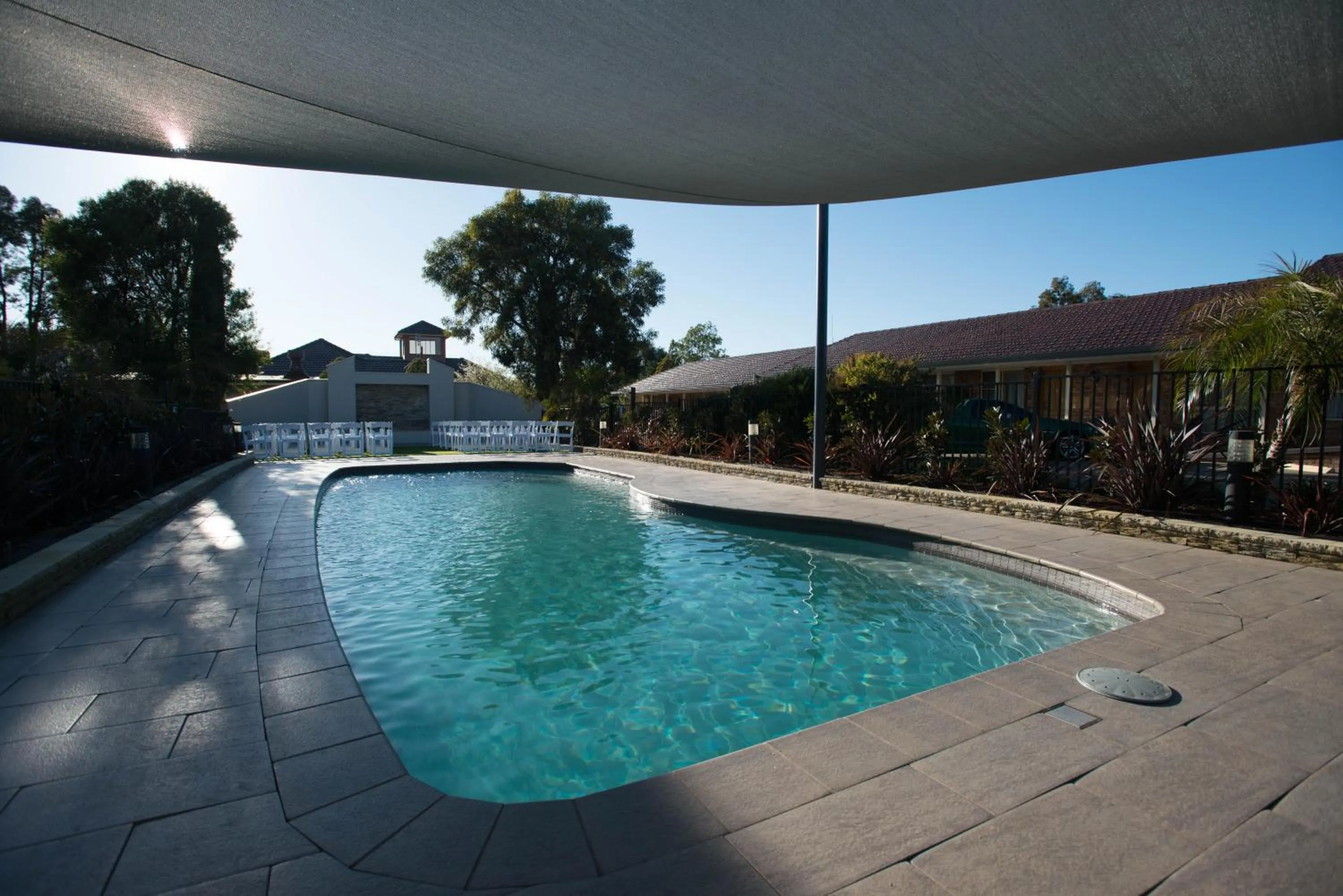 Swimming pool in Best Western Plus All Settlers Motor Inn