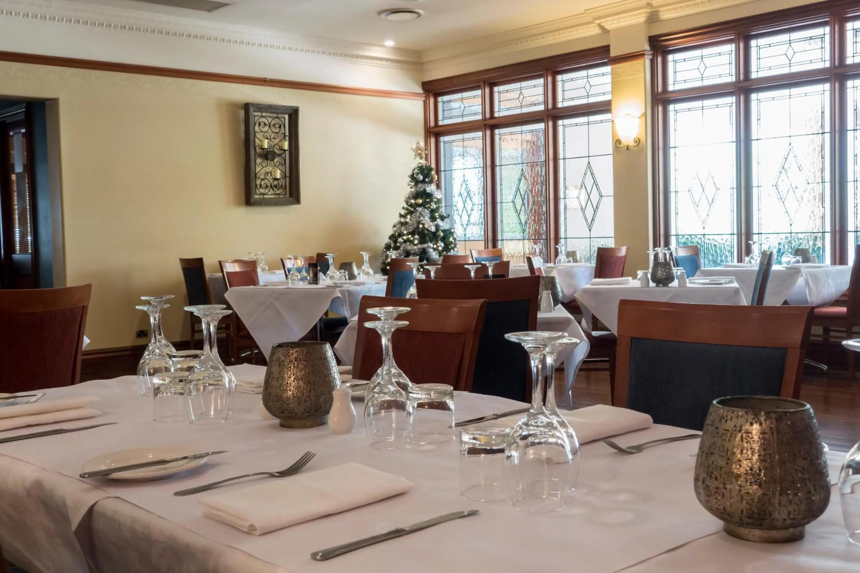 Food in Best Western Plus All Settlers Motor Inn