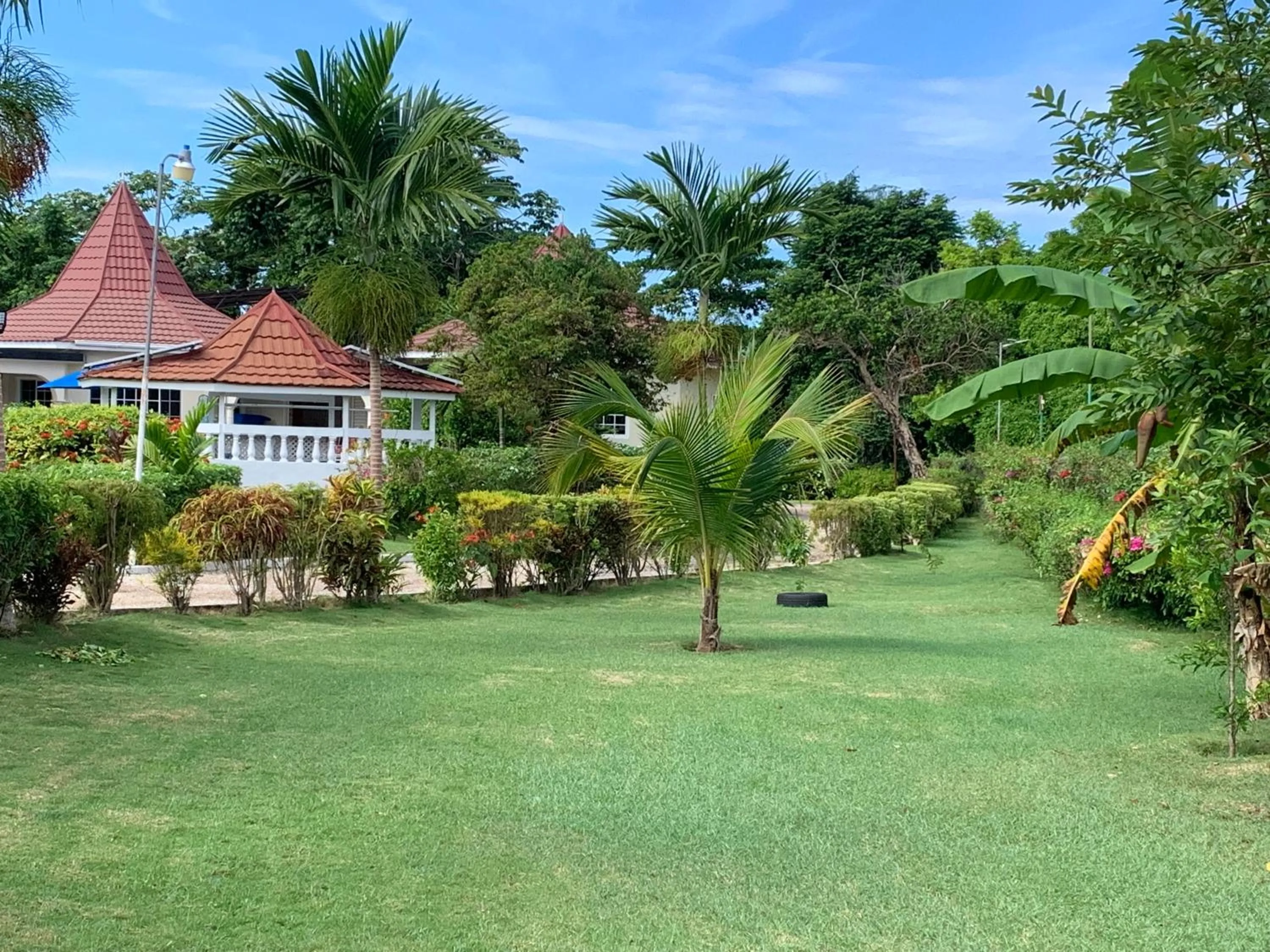 Garden in Whistling Villa Runaway Bay