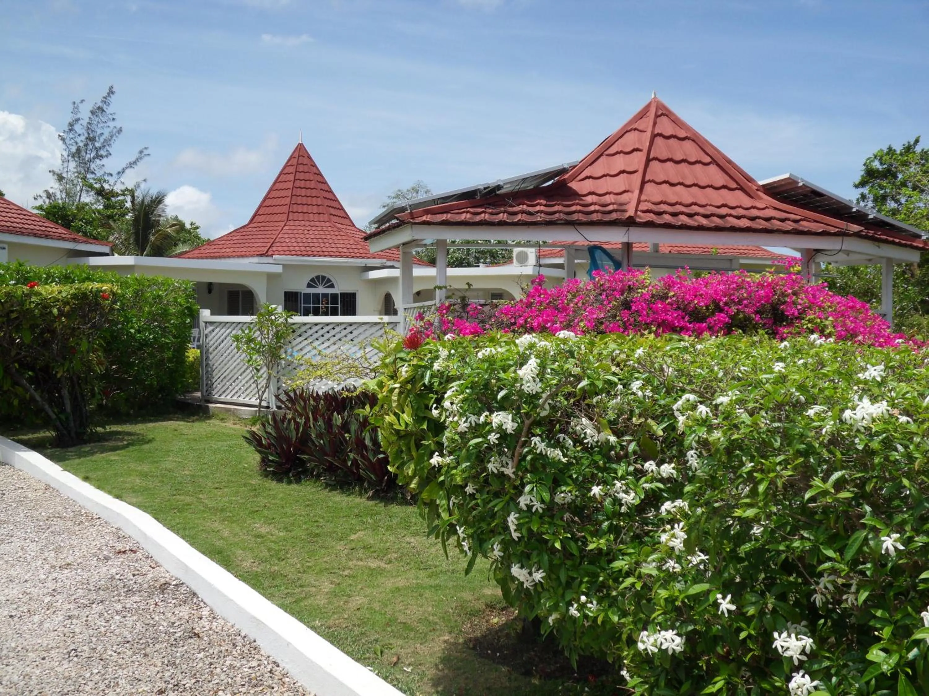 Garden in Whistling Villa Runaway Bay