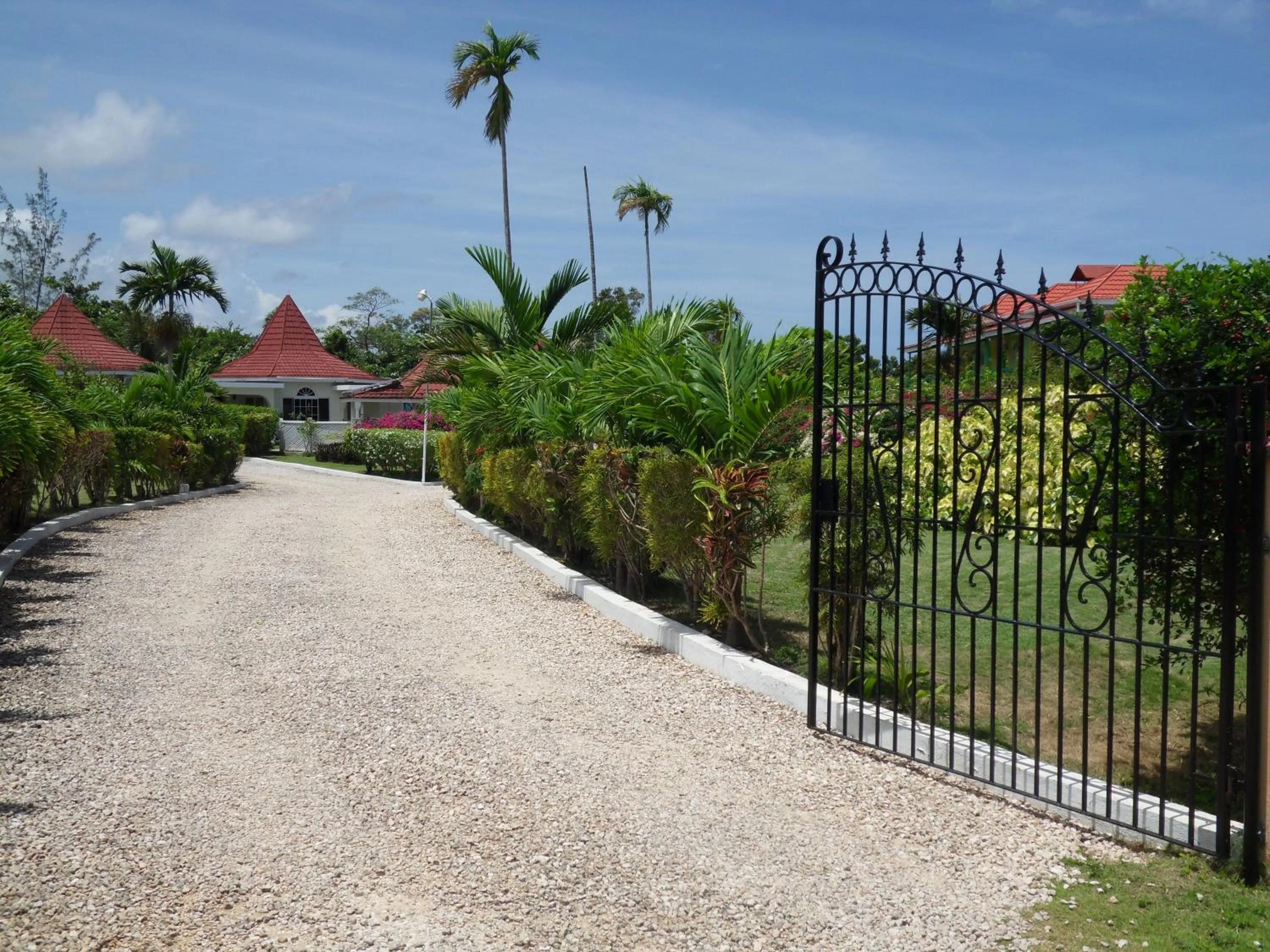 Facade/entrance in Whistling Villa Runaway Bay