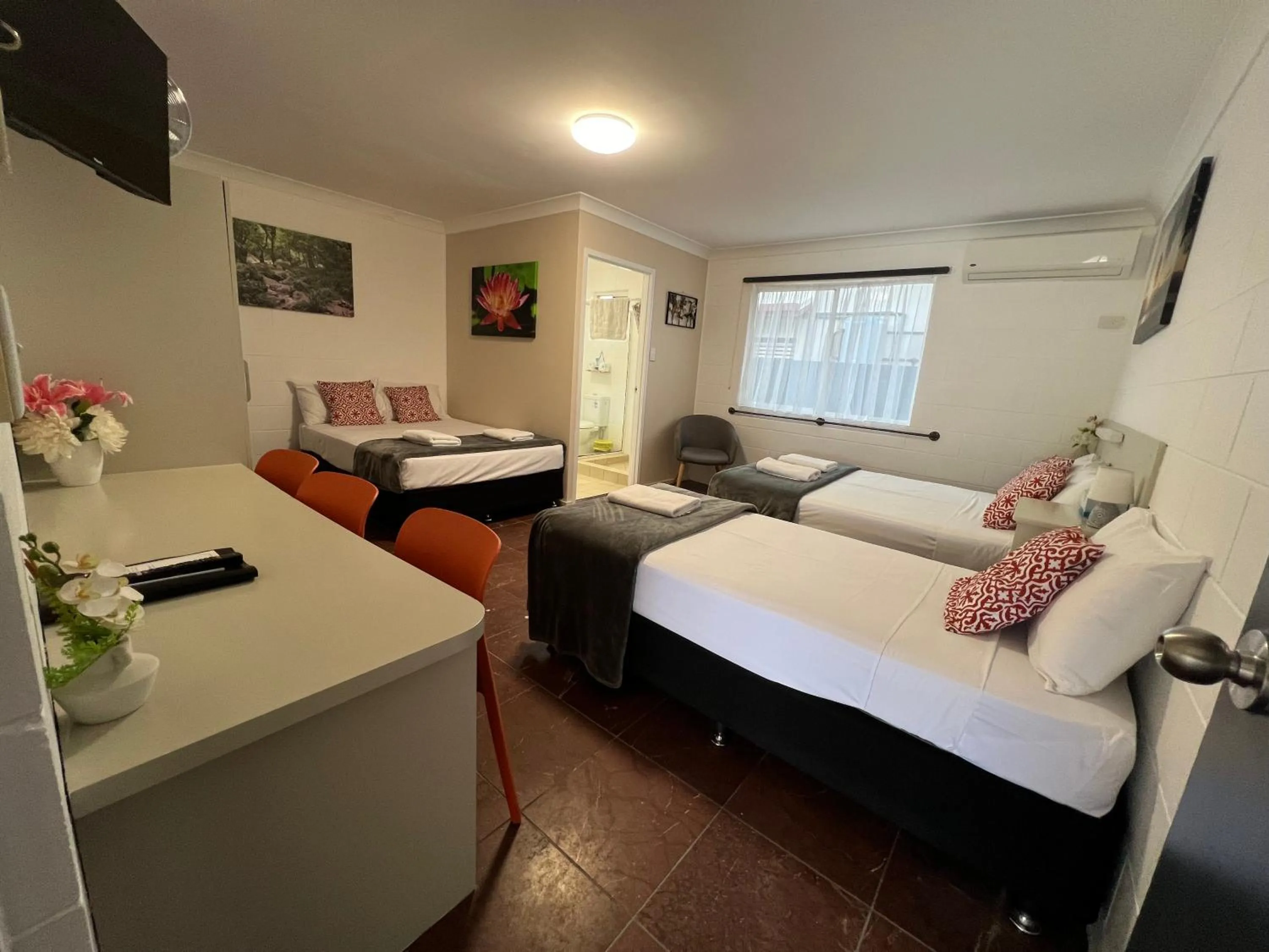 BBQ facilities, Bed in Spanish Lace Motor Inn