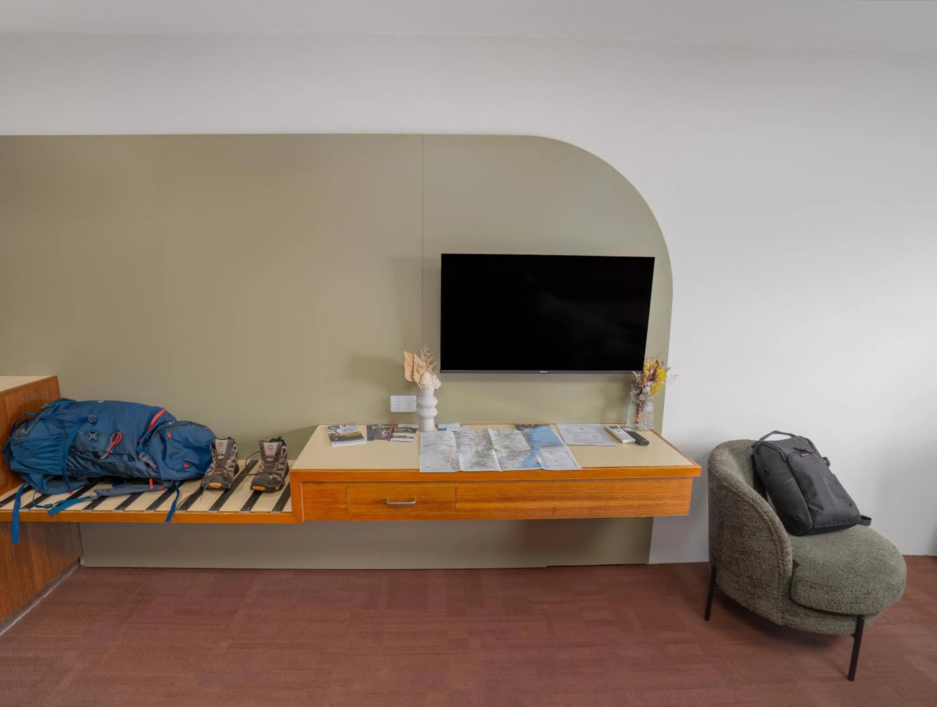 TV and multimedia in All Seasons Motel Armidale