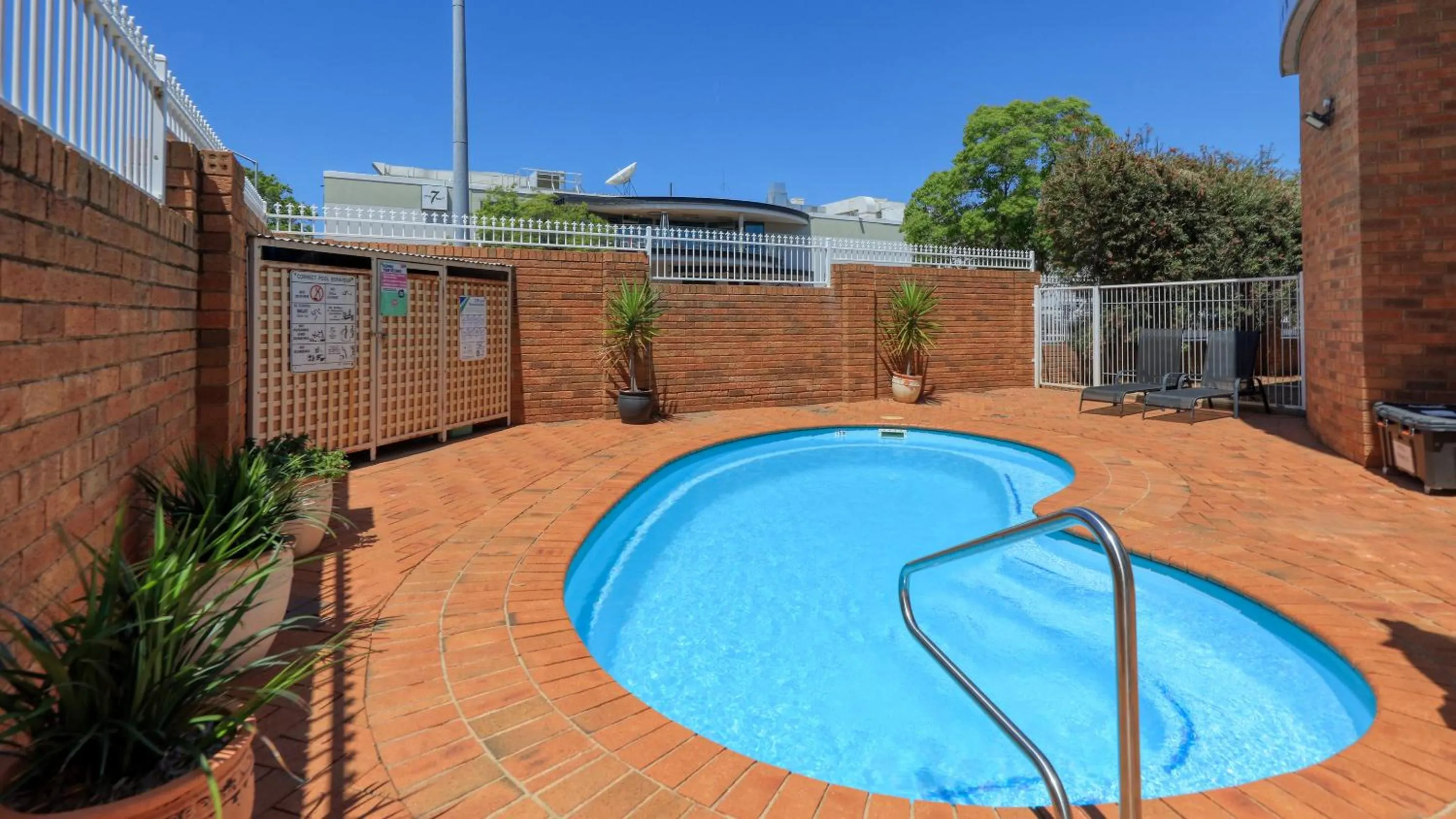 Swimming pool in Dubbo RSL Club Motel