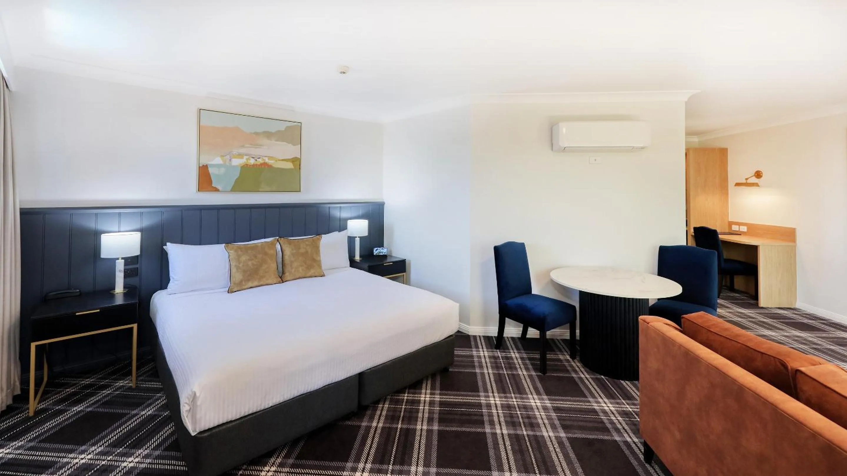 Bed in Dubbo RSL Club Motel