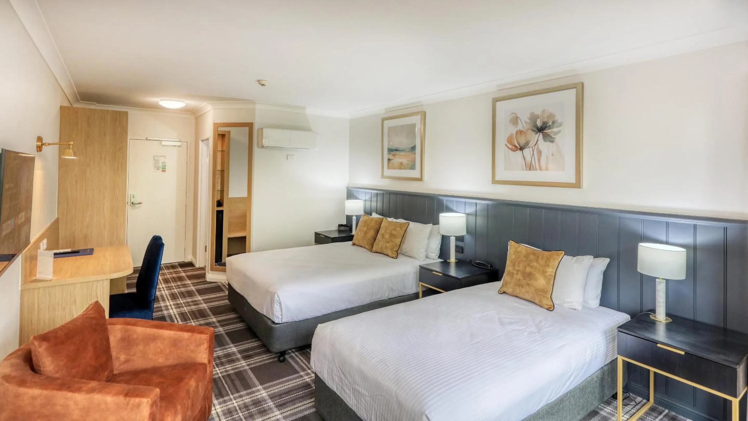 Bed in Dubbo RSL Club Motel