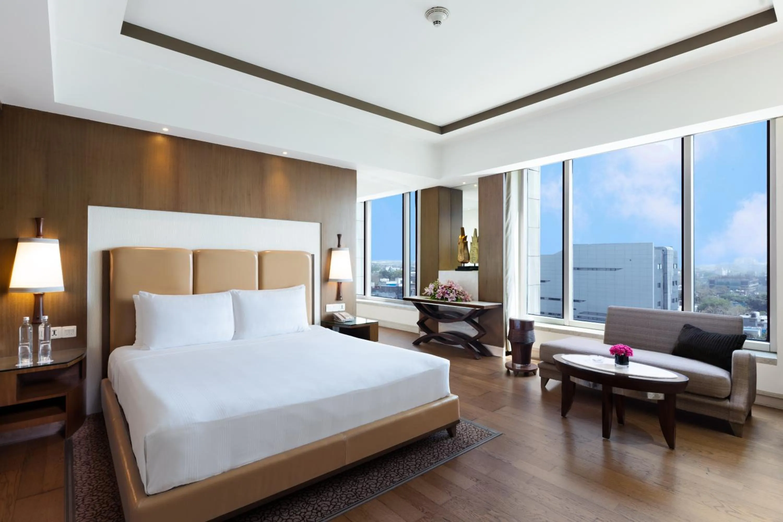 Bed in Crowne Plaza New Delhi Okhla by IHG