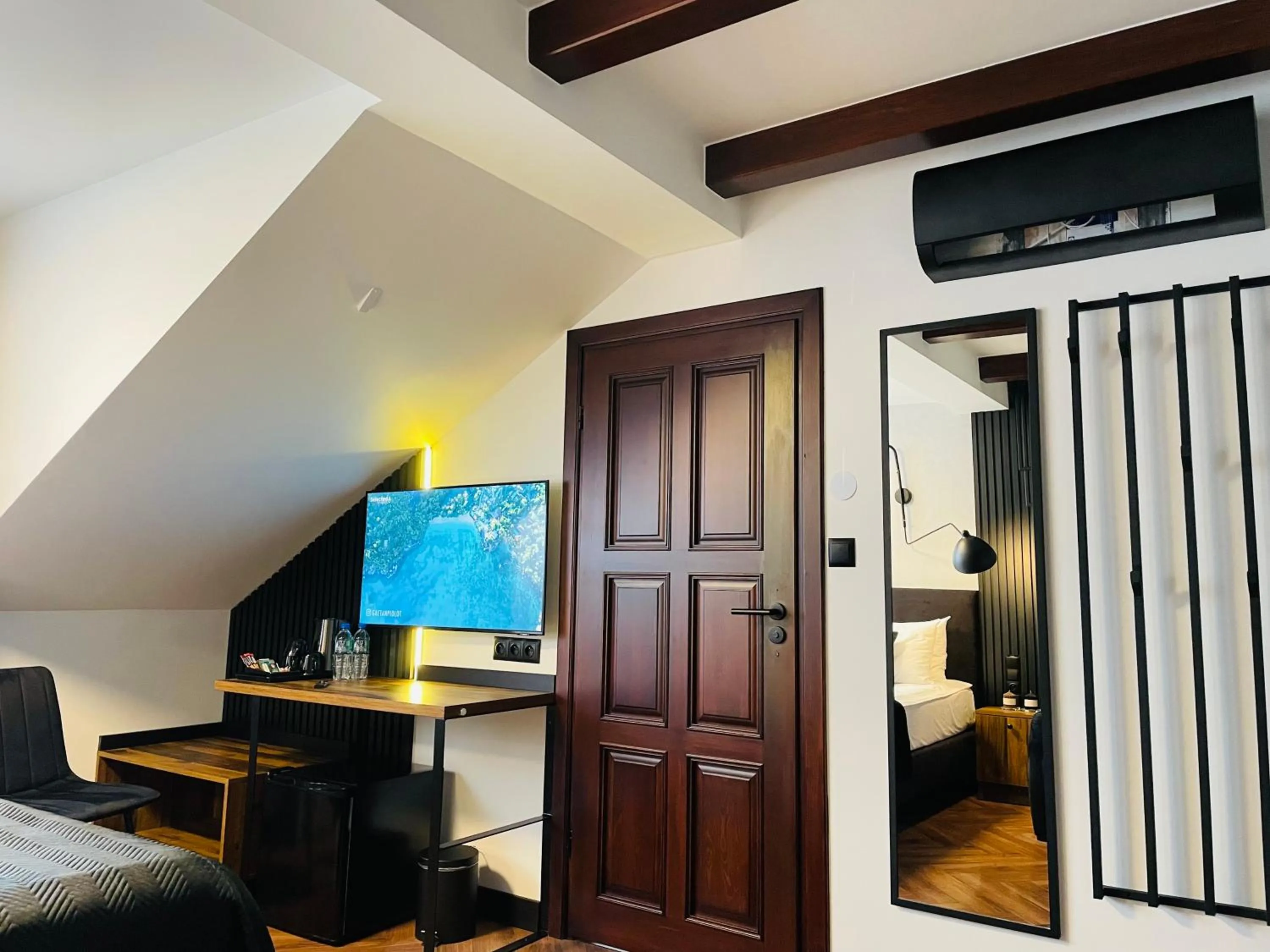 Photo of the whole room in Hotel Millennium