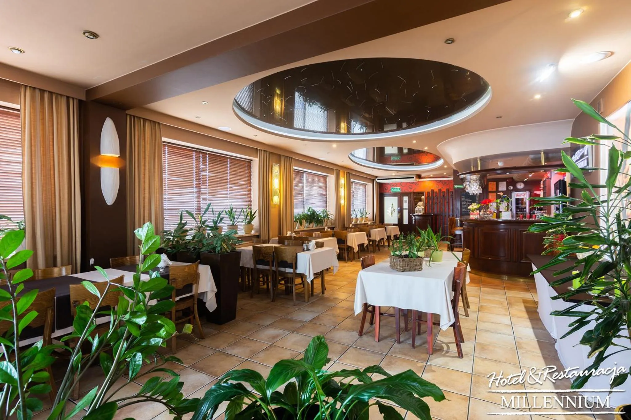 Restaurant/places to eat in Hotel Millennium