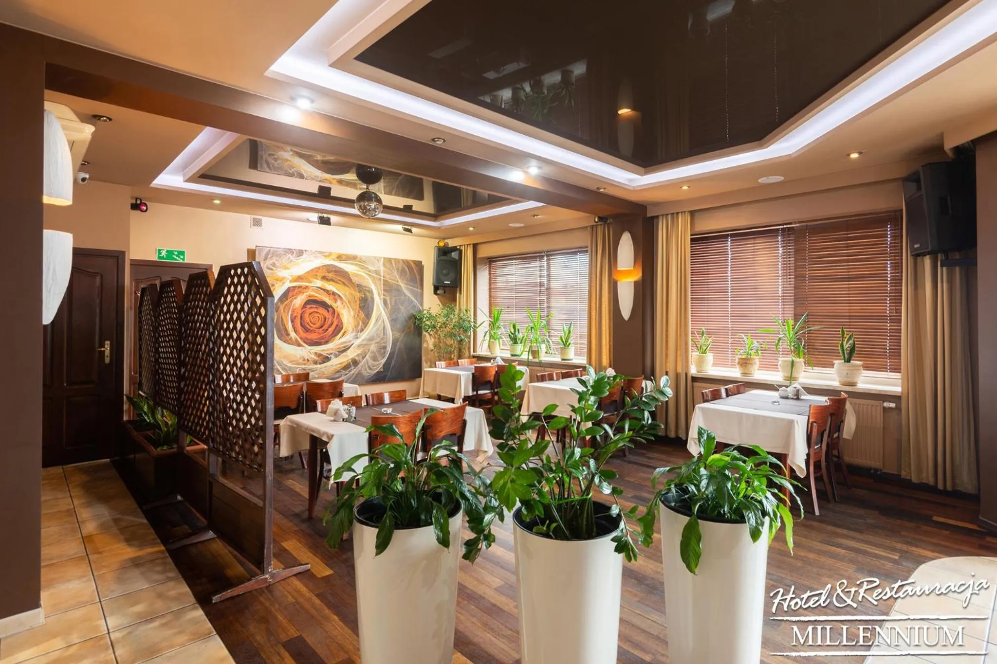 Restaurant/places to eat in Hotel Millennium