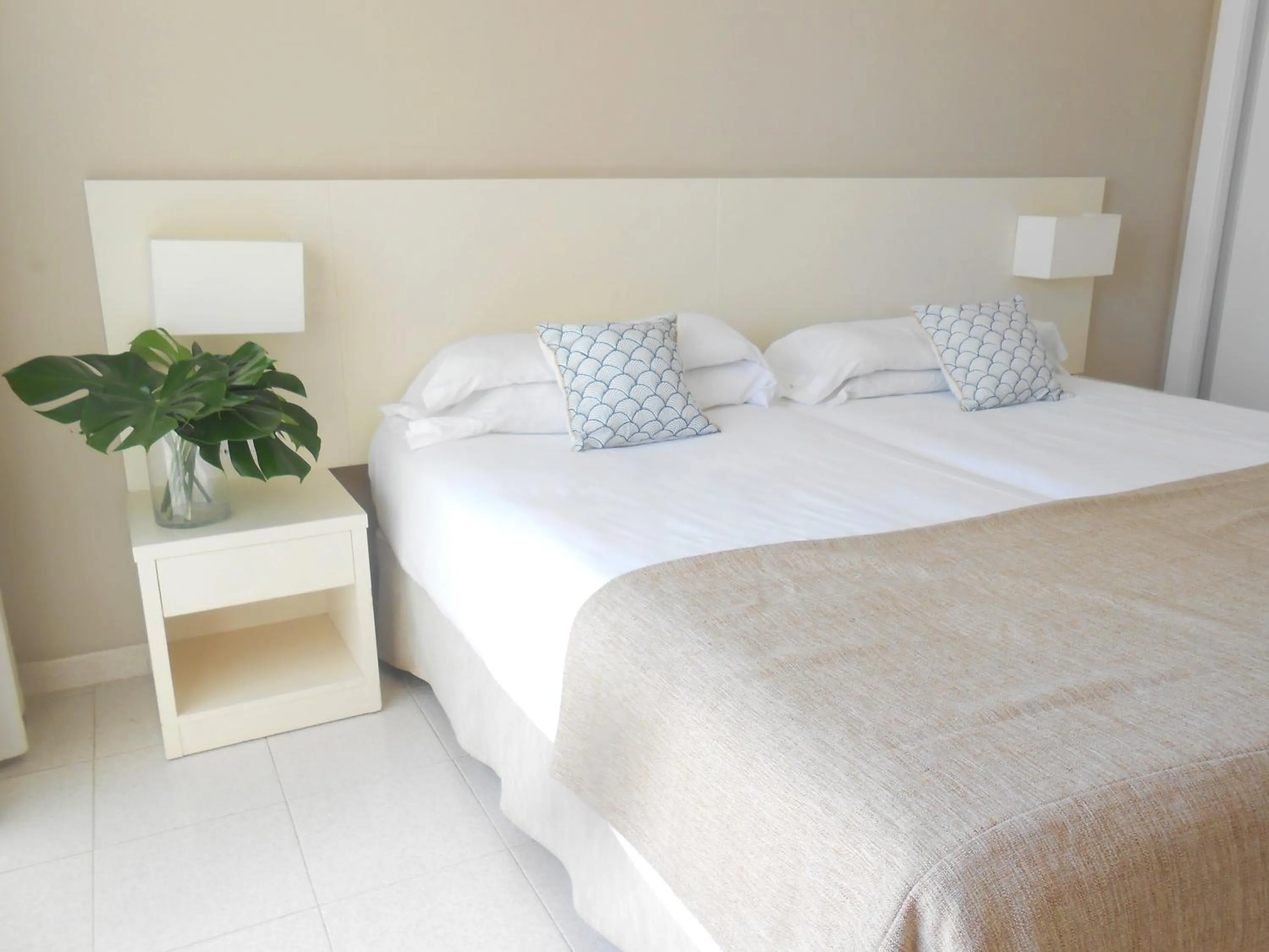Bed in Los Olivos Beach Resort