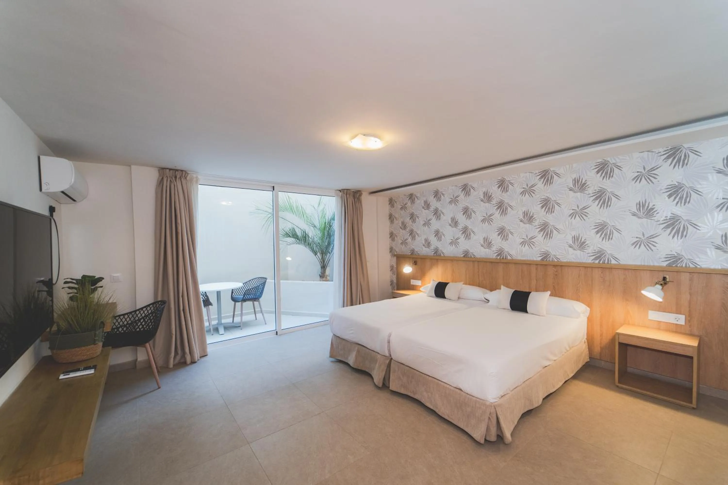 Bedroom, Bed in Los Olivos Beach Resort