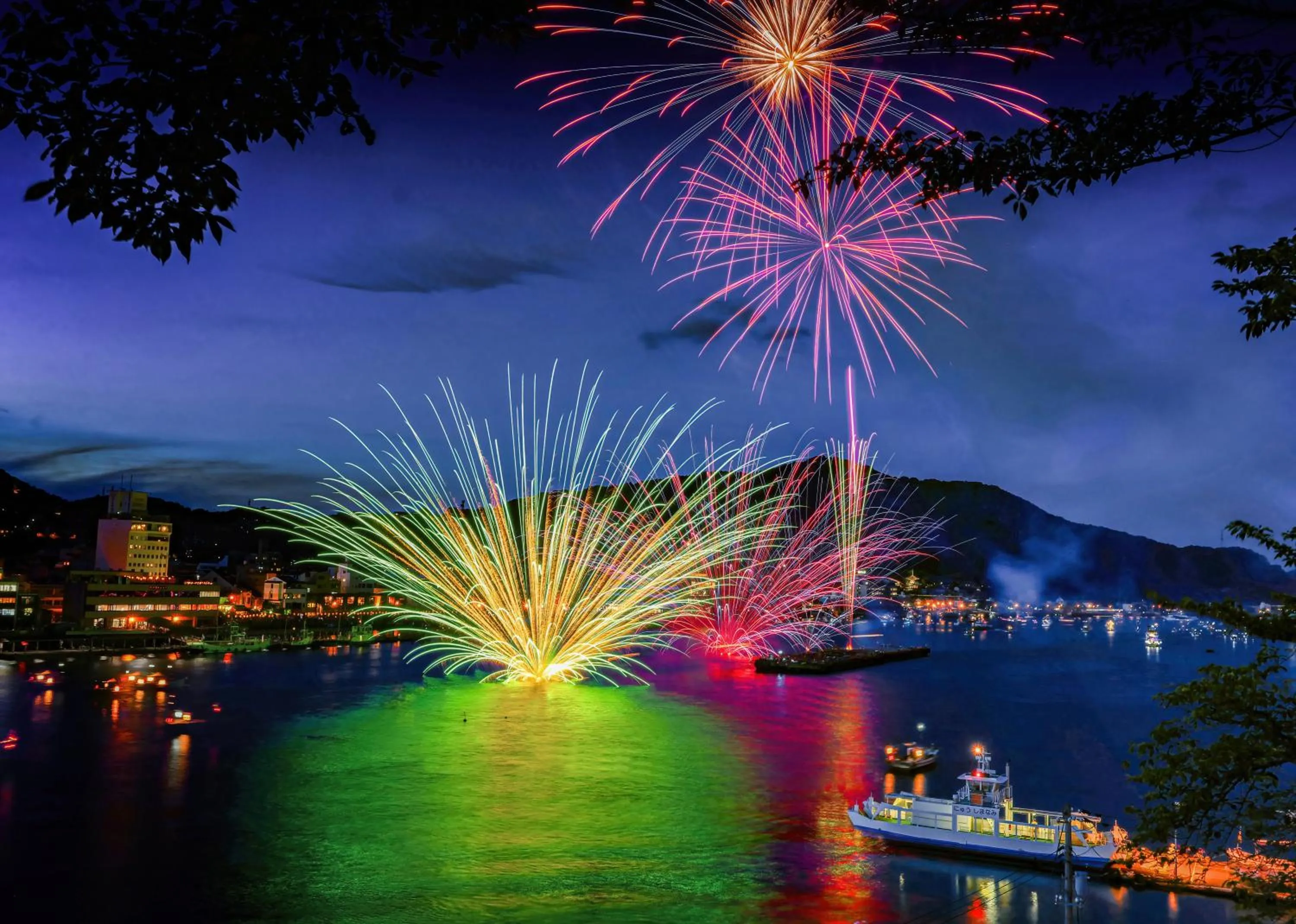 Evening entertainment in Onomichi Royal Hotel