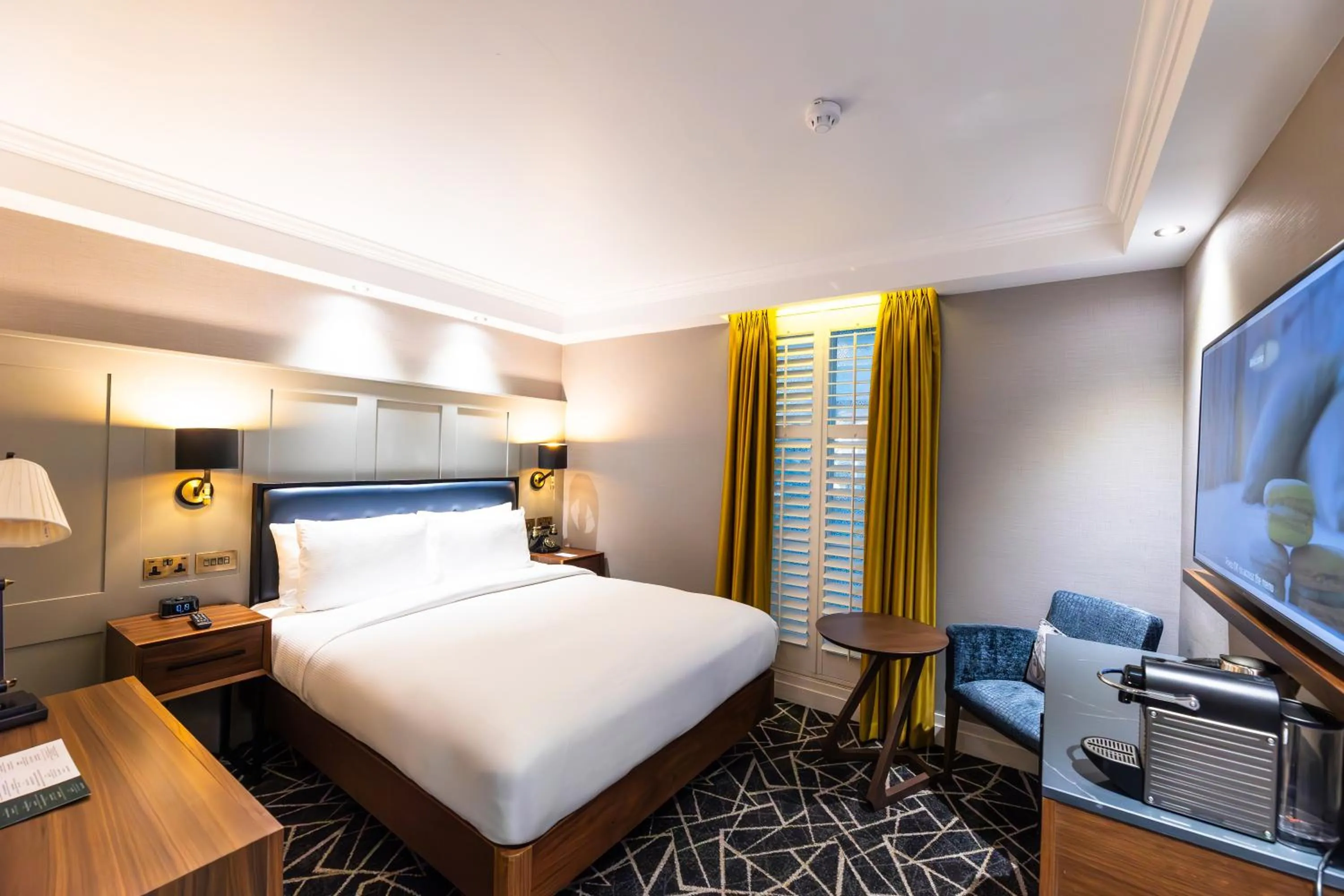 Bed in 100 Queen's Gate Hotel London Kensington, Curio Collection by Hilton