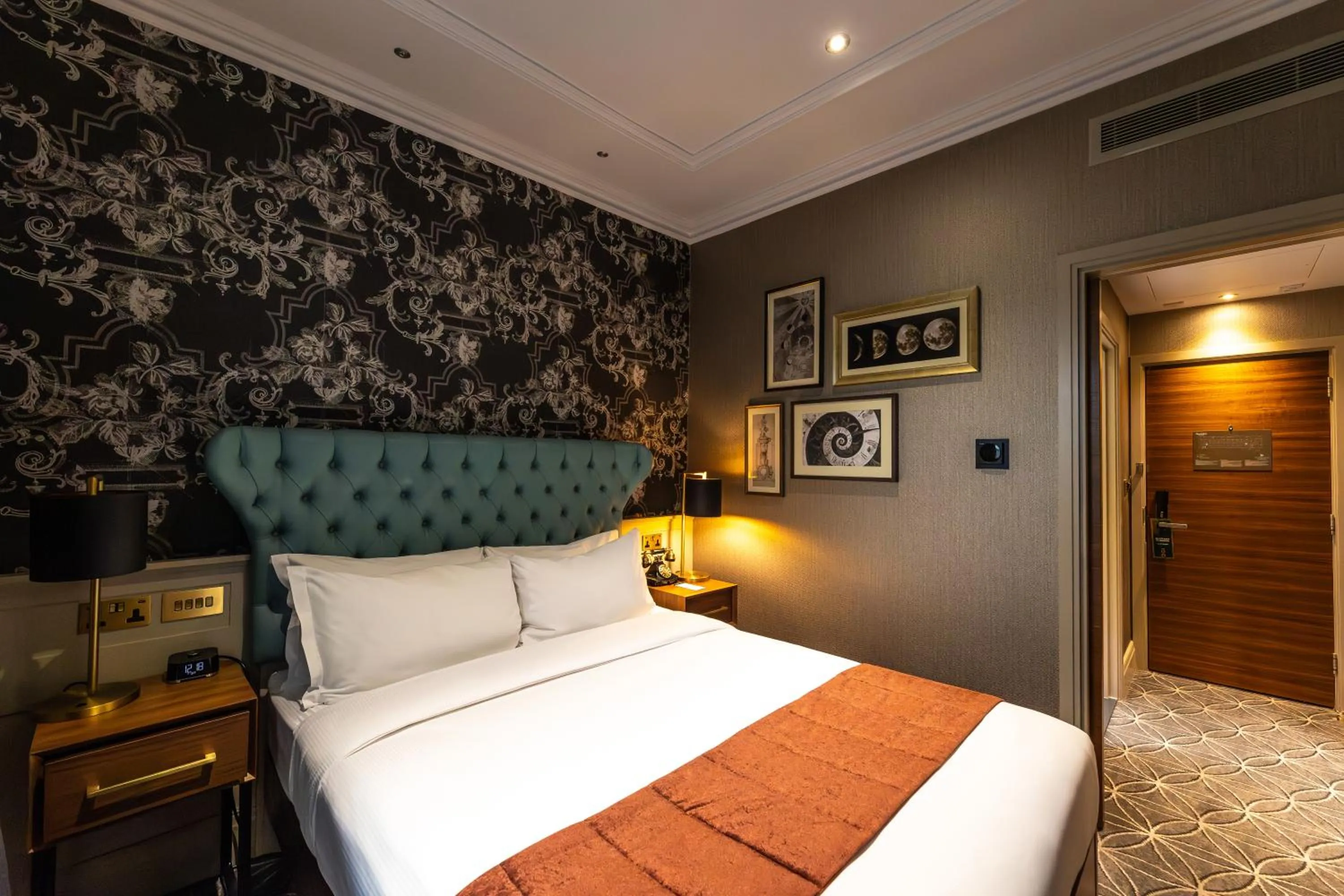 Bedroom, Bed in 100 Queen's Gate Hotel London Kensington, Curio Collection by Hilton