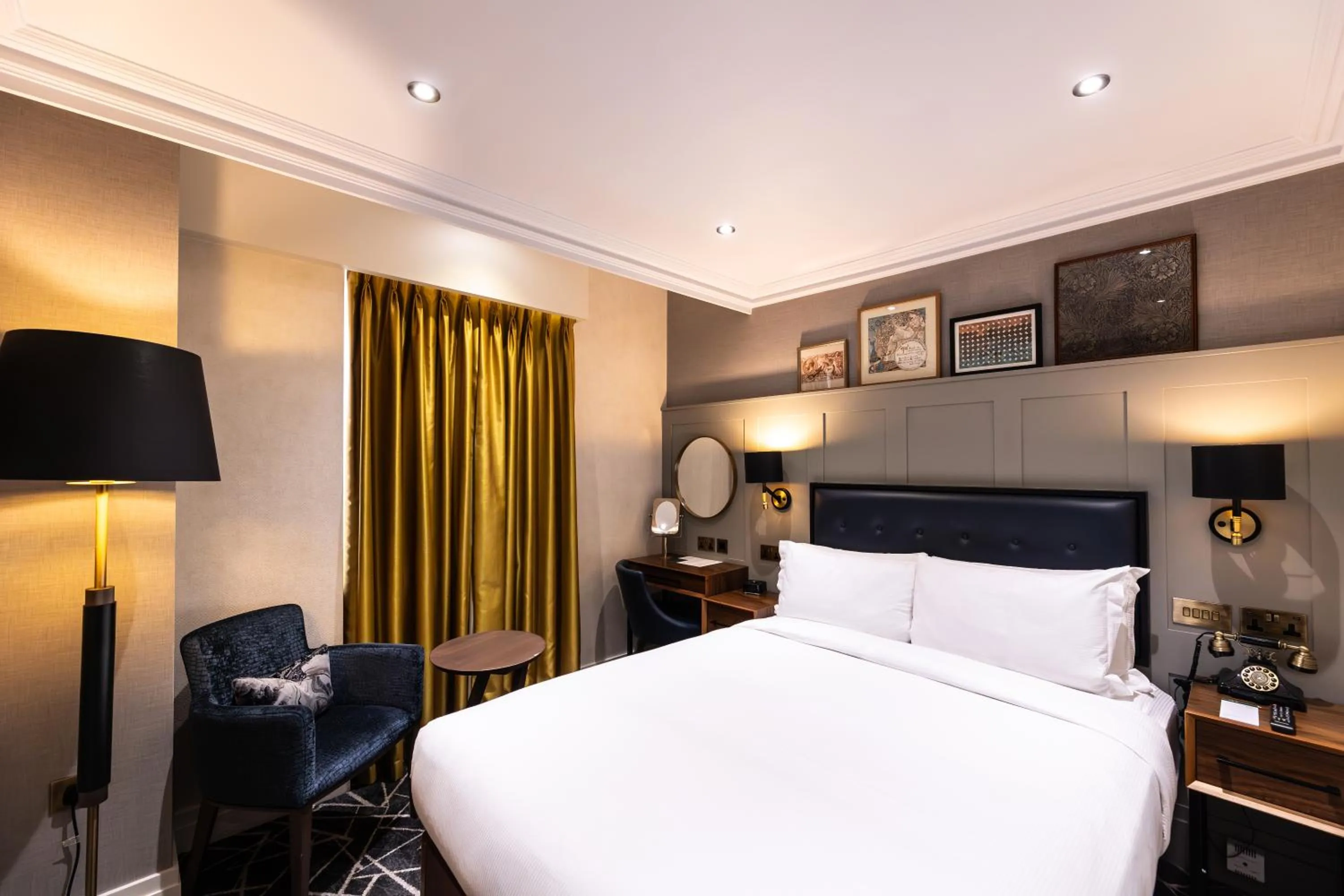 Bedroom, Bed in 100 Queen's Gate Hotel London Kensington, Curio Collection by Hilton