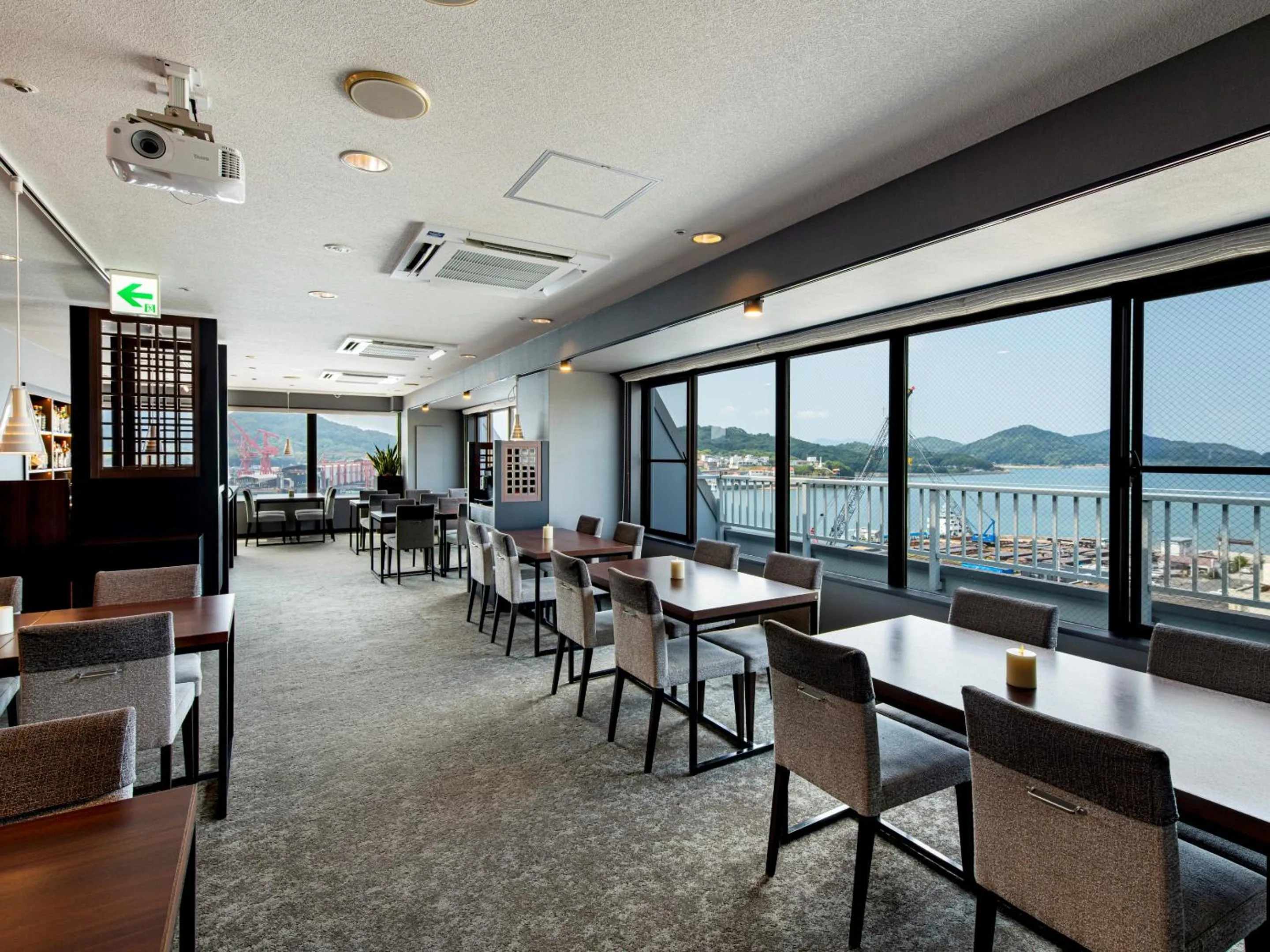 Lounge or bar in Onomichi Kokusai Hotel