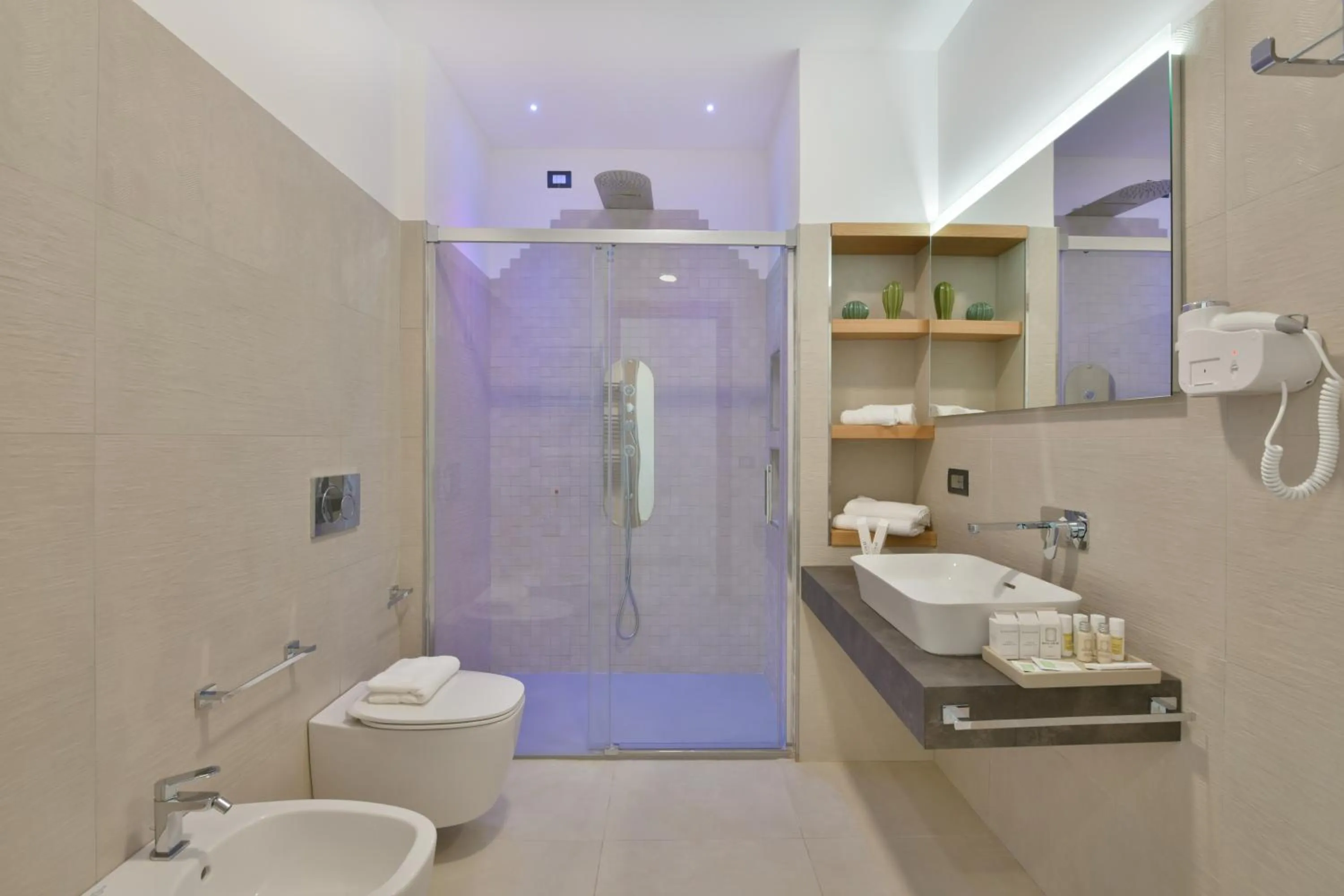 Shower in Grand Hotel Santa Maria