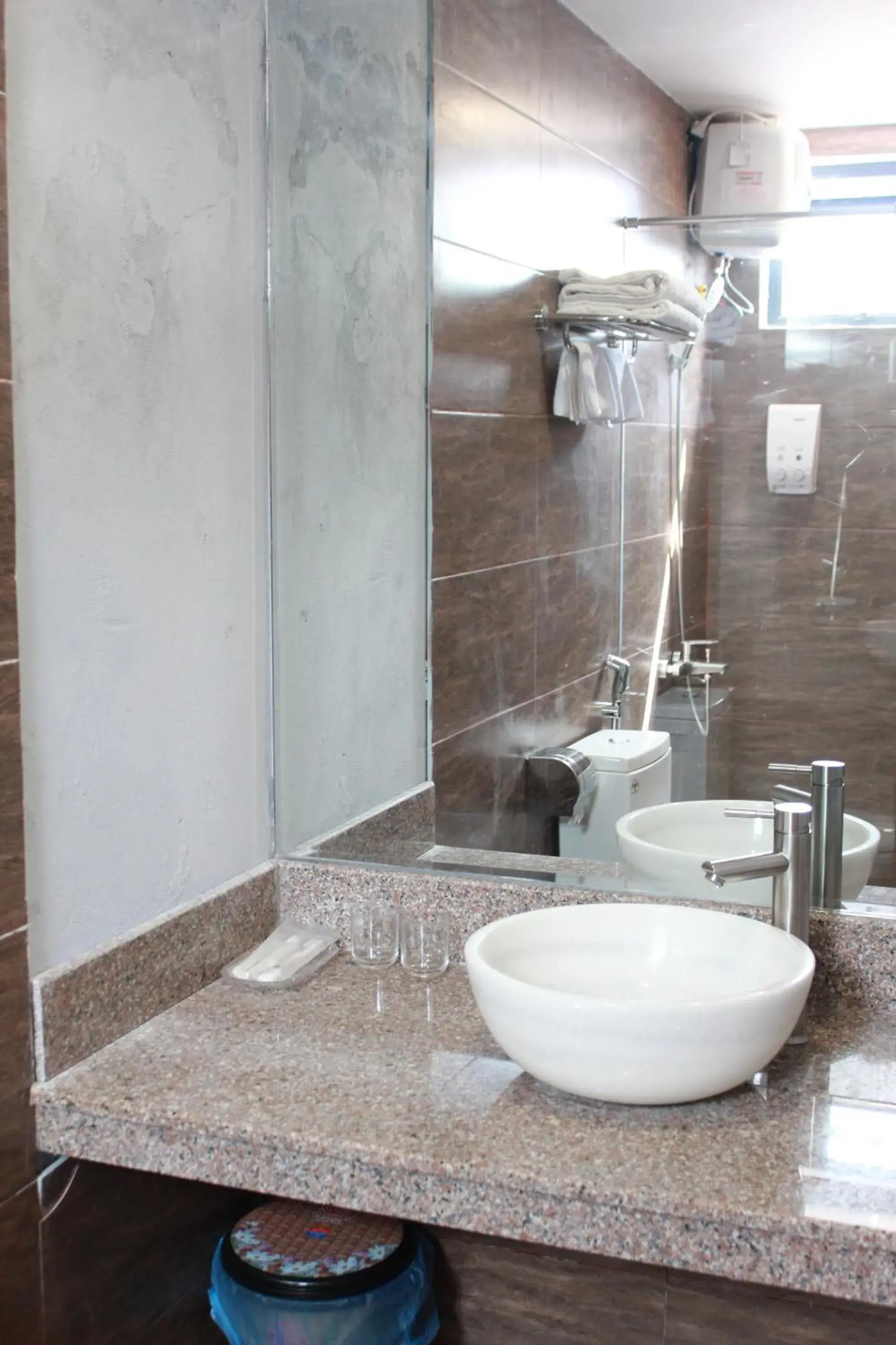 Twin Room in Ly Ky Hotel 2 Twin Room in Ly Ky Hotel 2