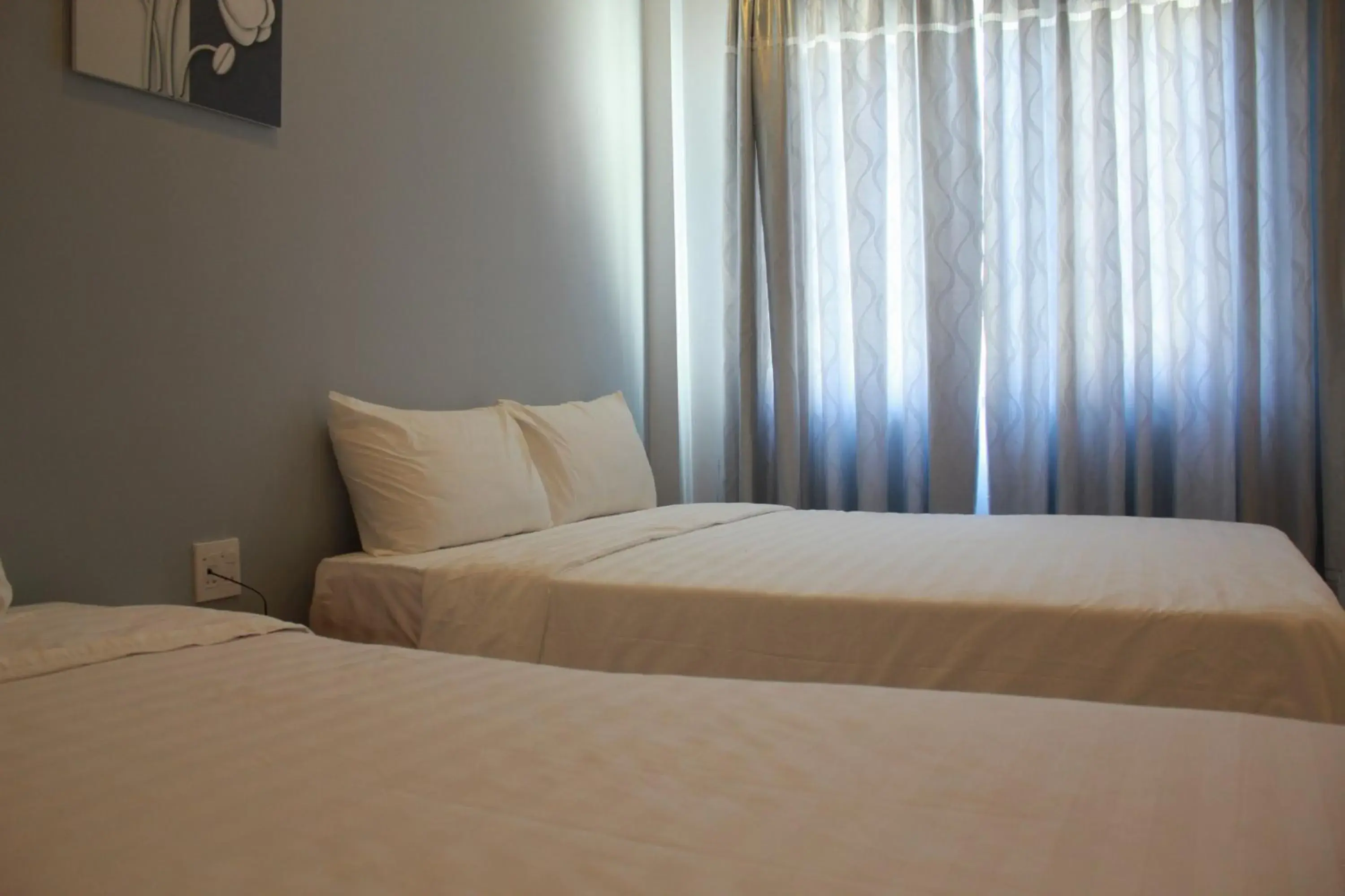 Triple Room with City View in Ly Ky Hotel 2 Triple Room with City View in Ly Ky Hotel 2