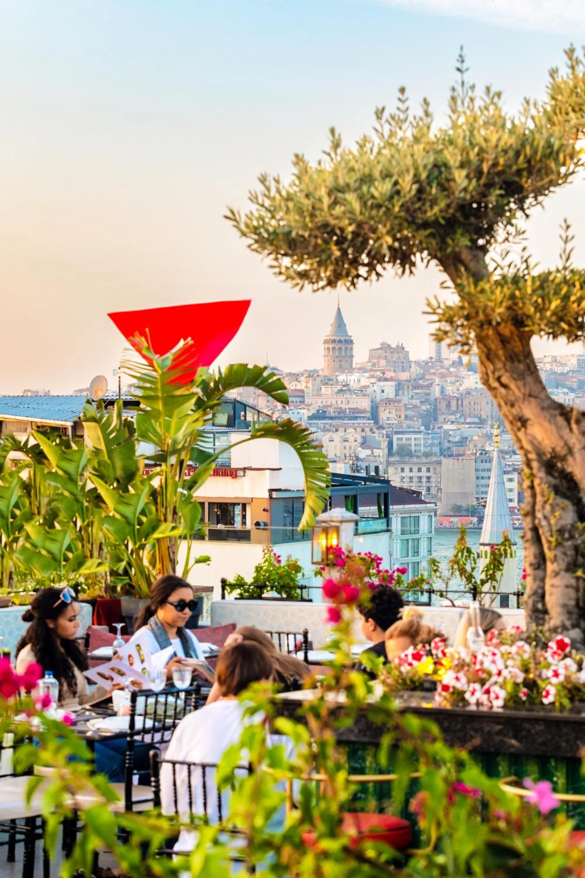 Restaurant/places to eat in Neorion Hotel - Special Class