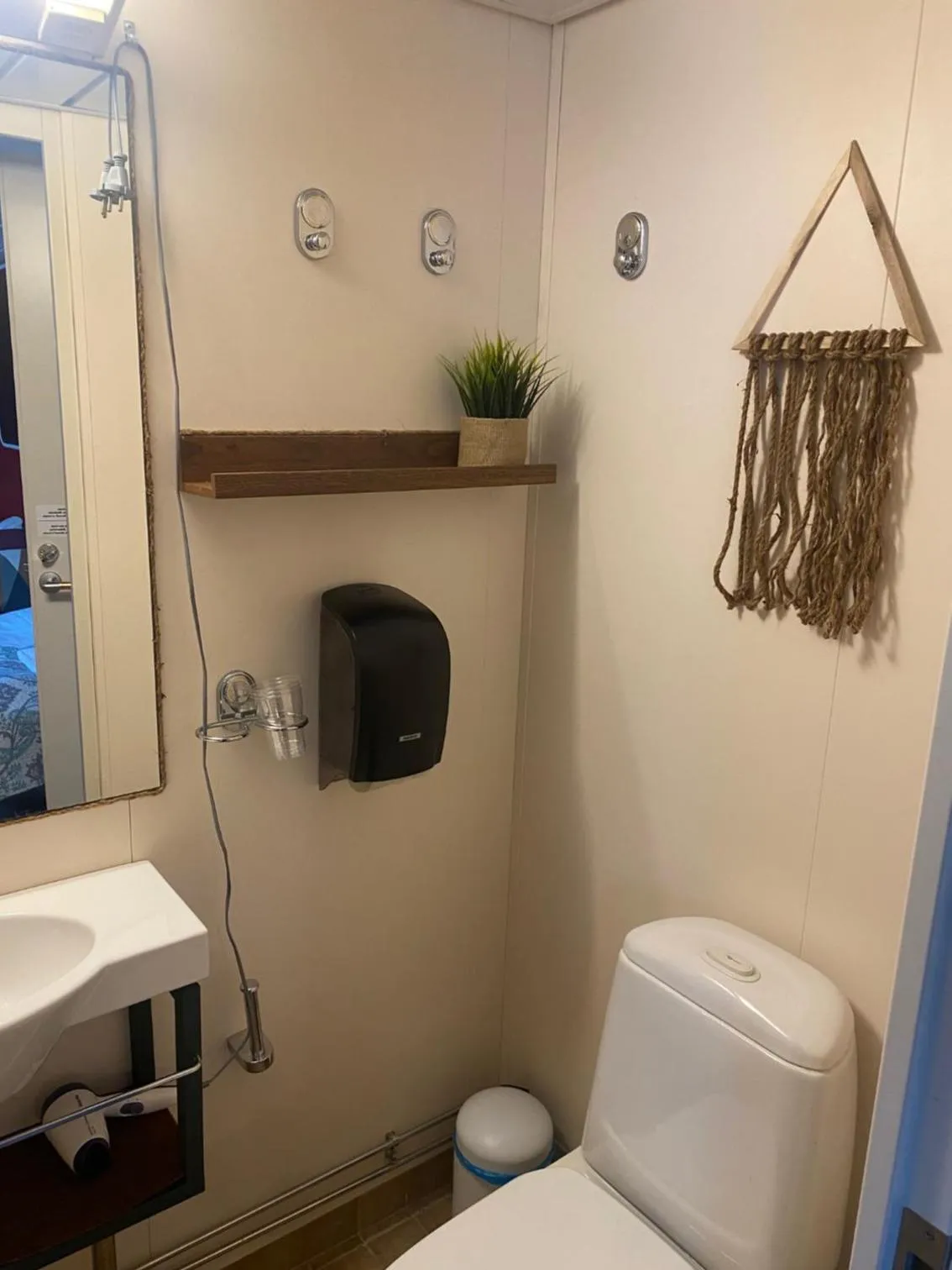 Toilet in Hotellilaiva Wuoksi