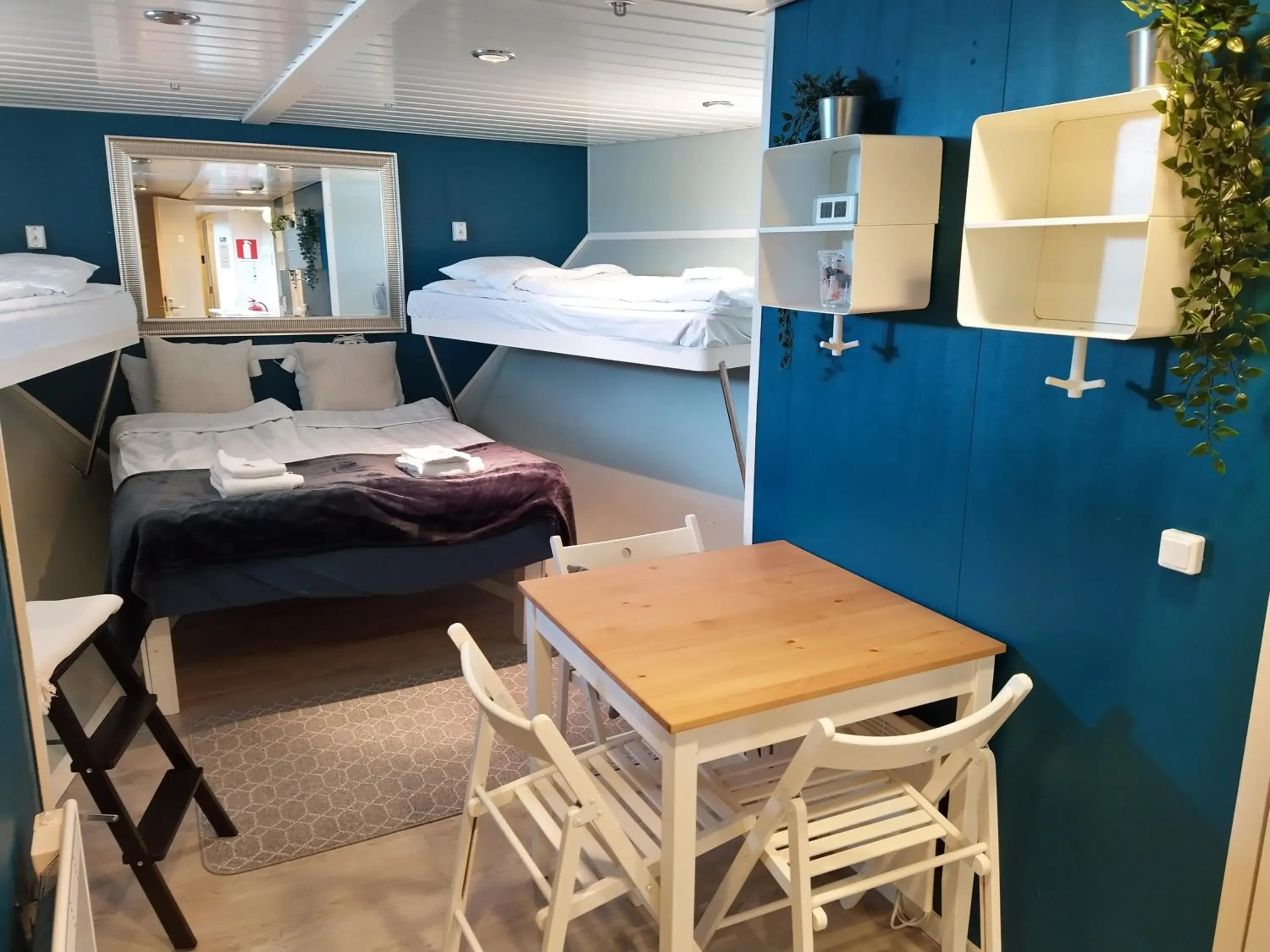 Quadruple Room with Private Bathroom in Hotellilaiva Wuoksi Quadruple Room with Private Bathroom in Hotellilaiva Wuoksi