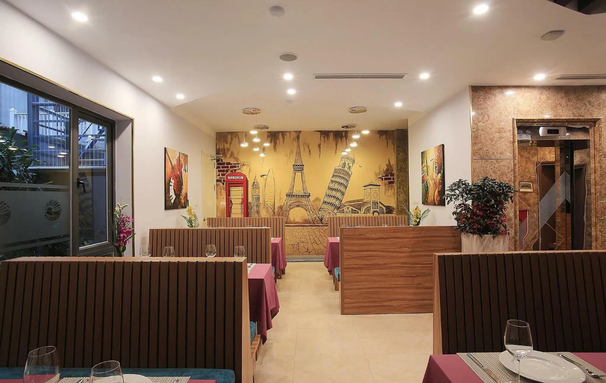 Restaurant/places to eat in Oriana Hotel