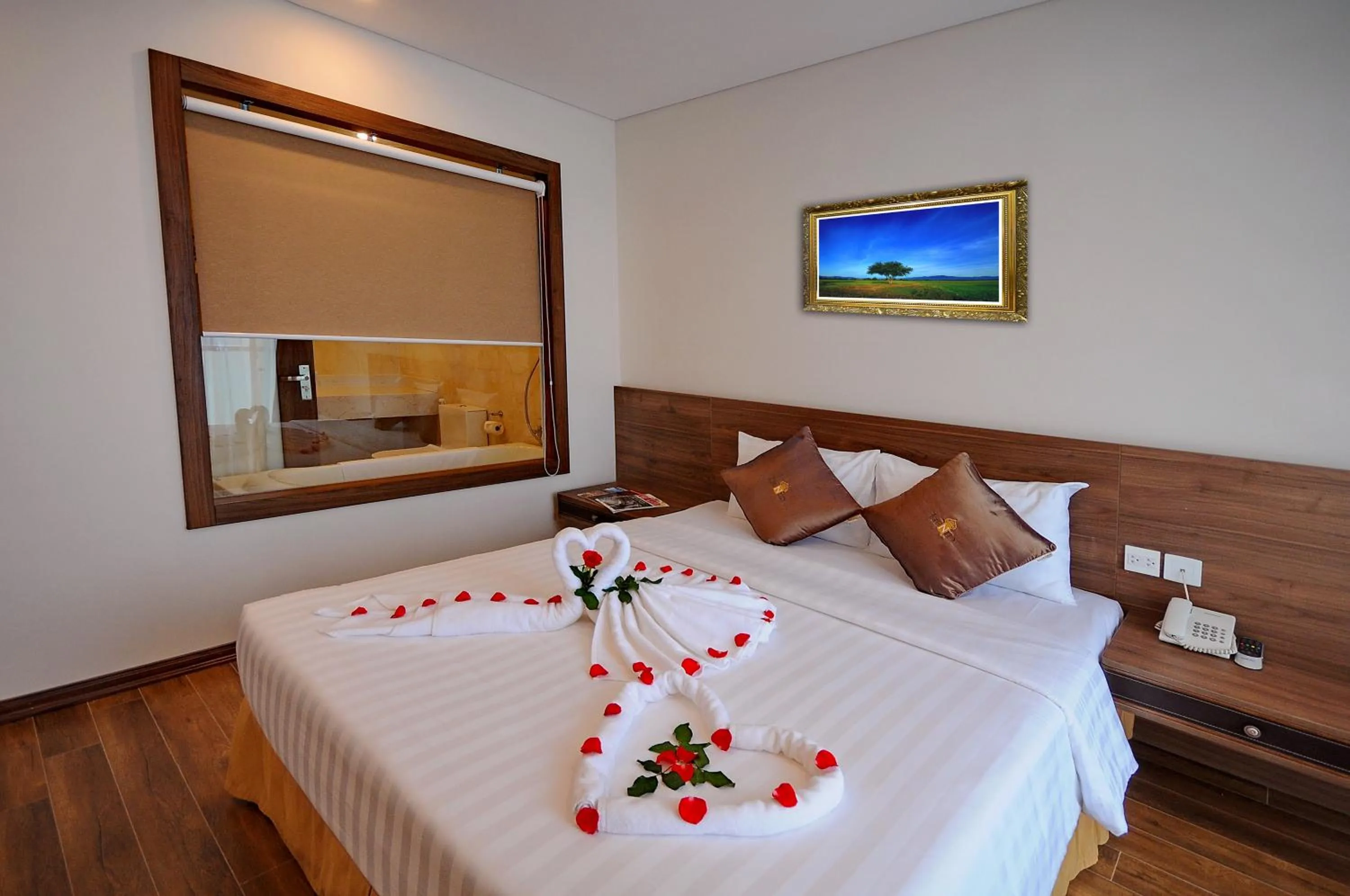 Bed in Lenid Ocean View Hotel