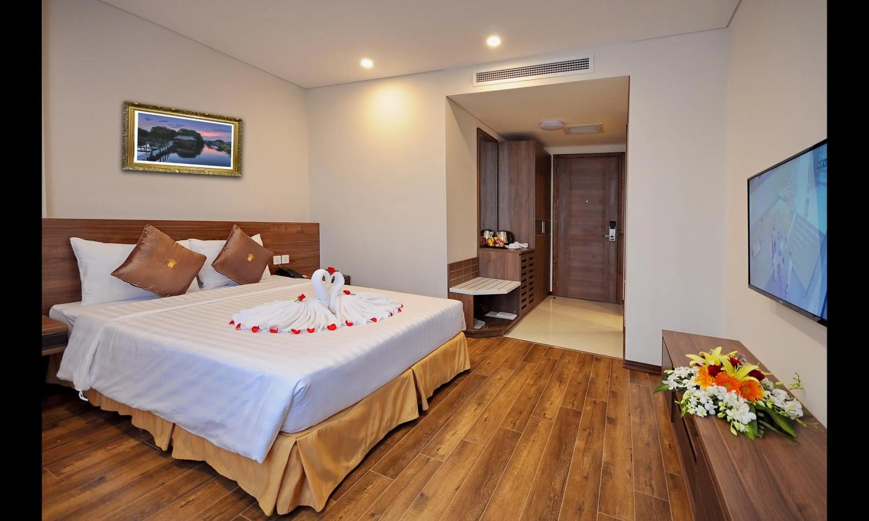 Bed in Lenid Ocean View Hotel