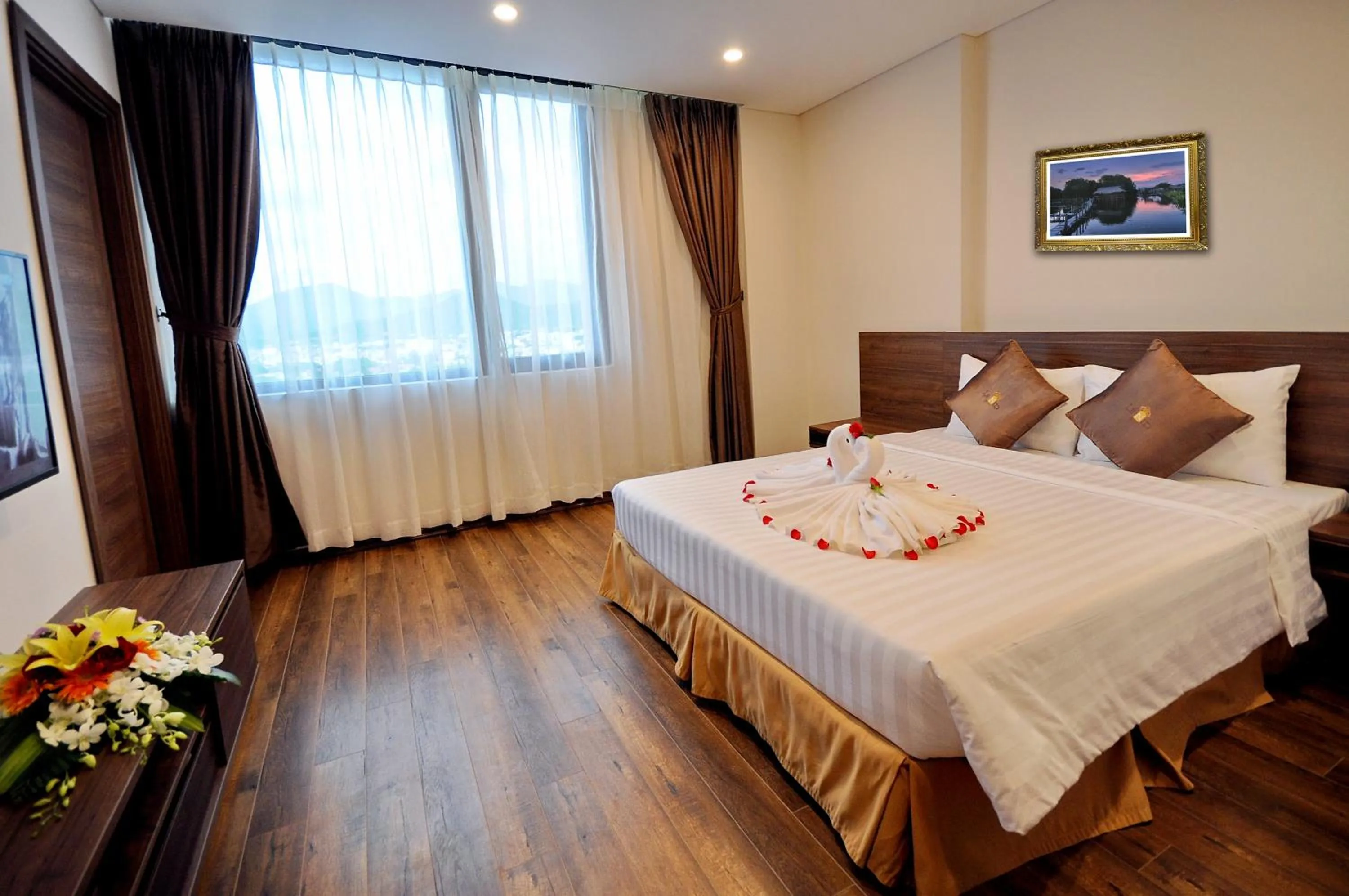 Bed in Lenid Ocean View Hotel