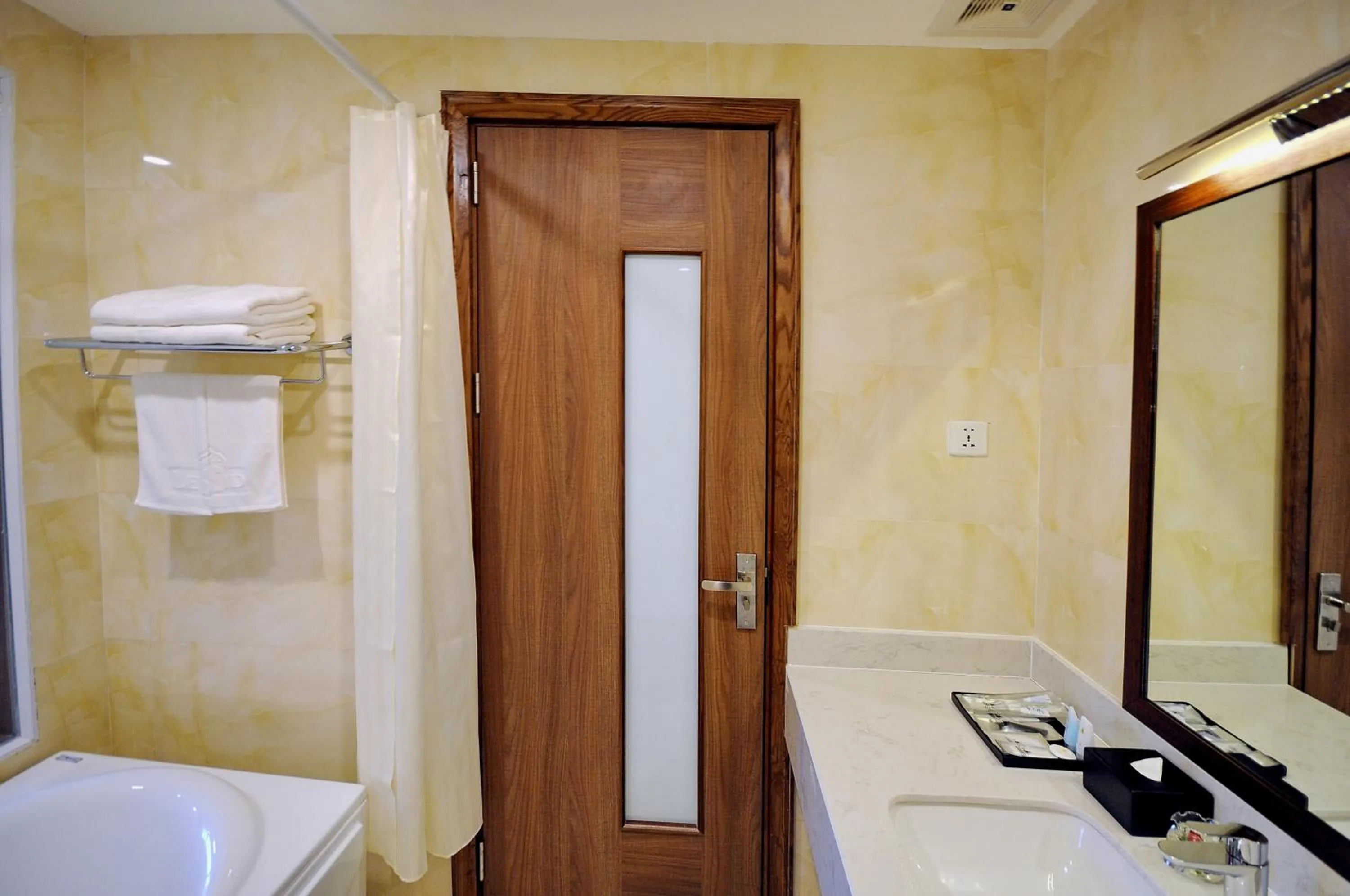 Bathroom, Bed in Lenid Ocean View Hotel