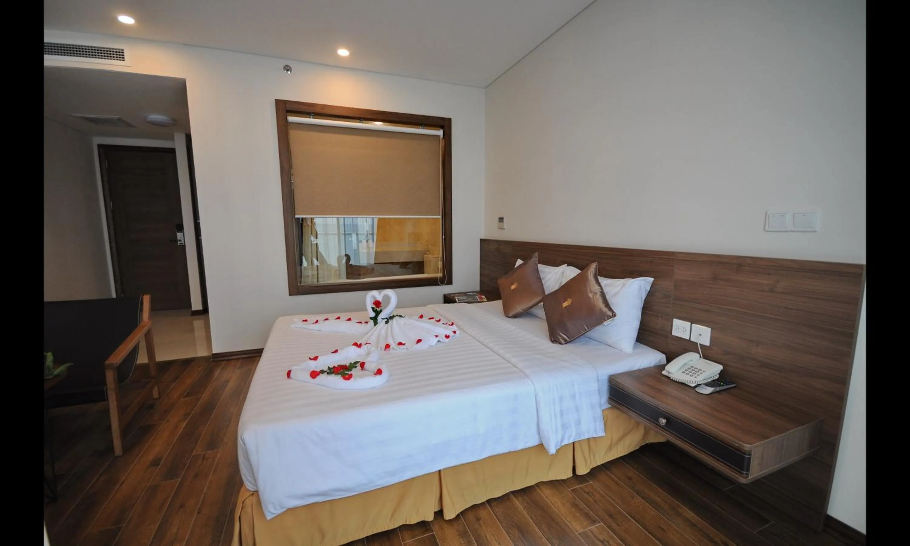 Seating area, Bed in Lenid Ocean View Hotel