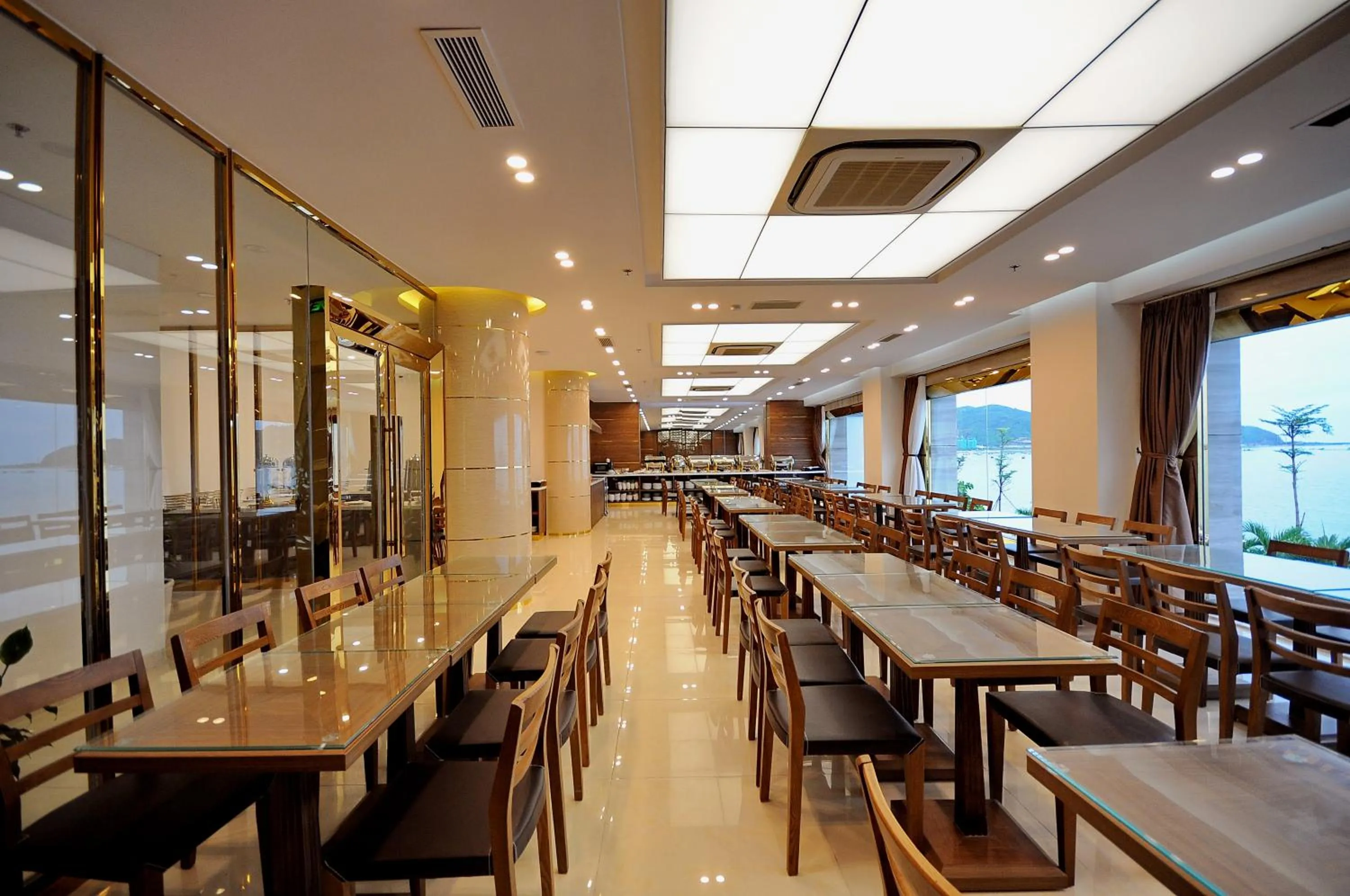 Restaurant/places to eat in Lenid Ocean View Hotel