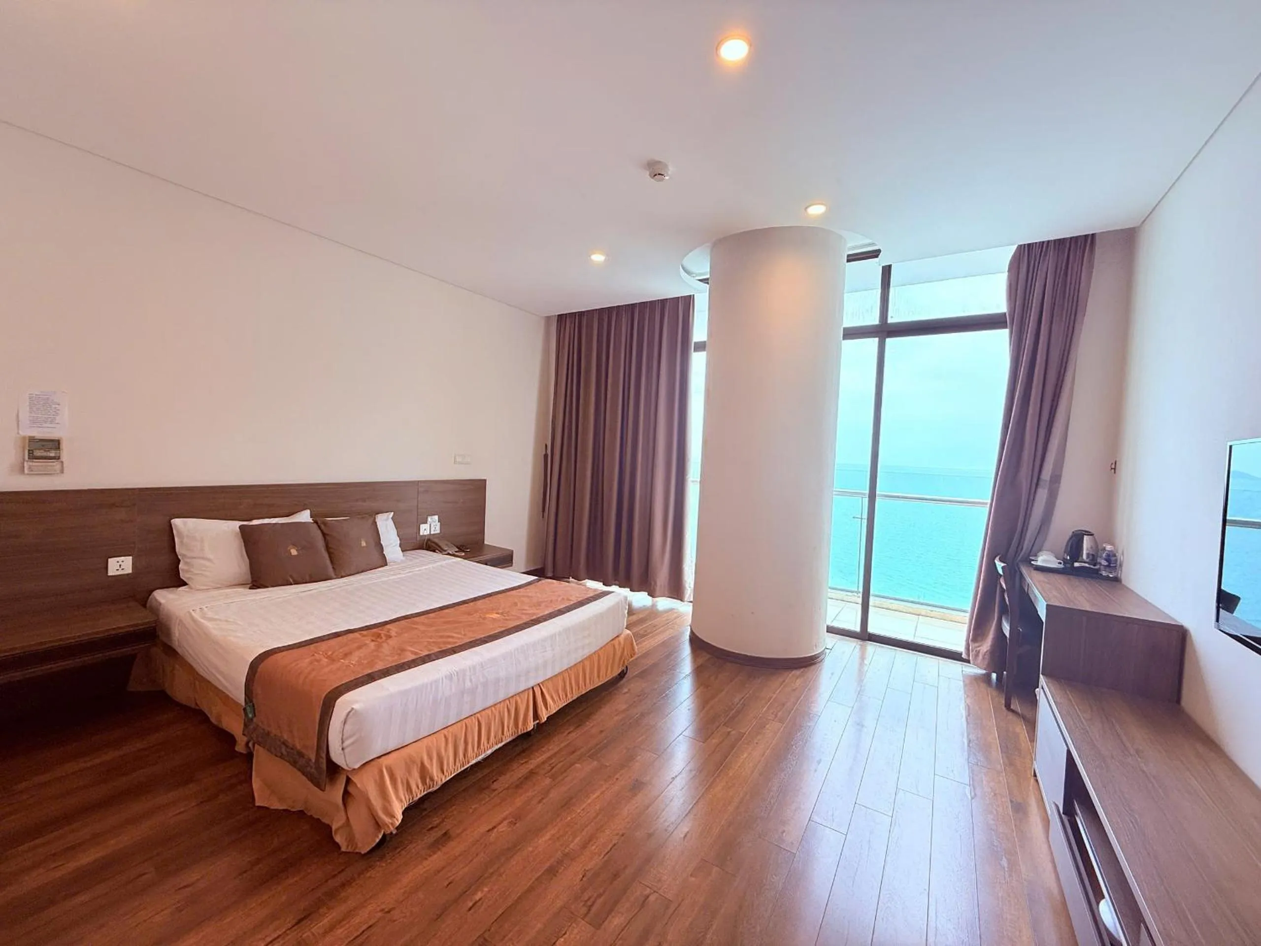 Bed in Lenid Ocean View Hotel