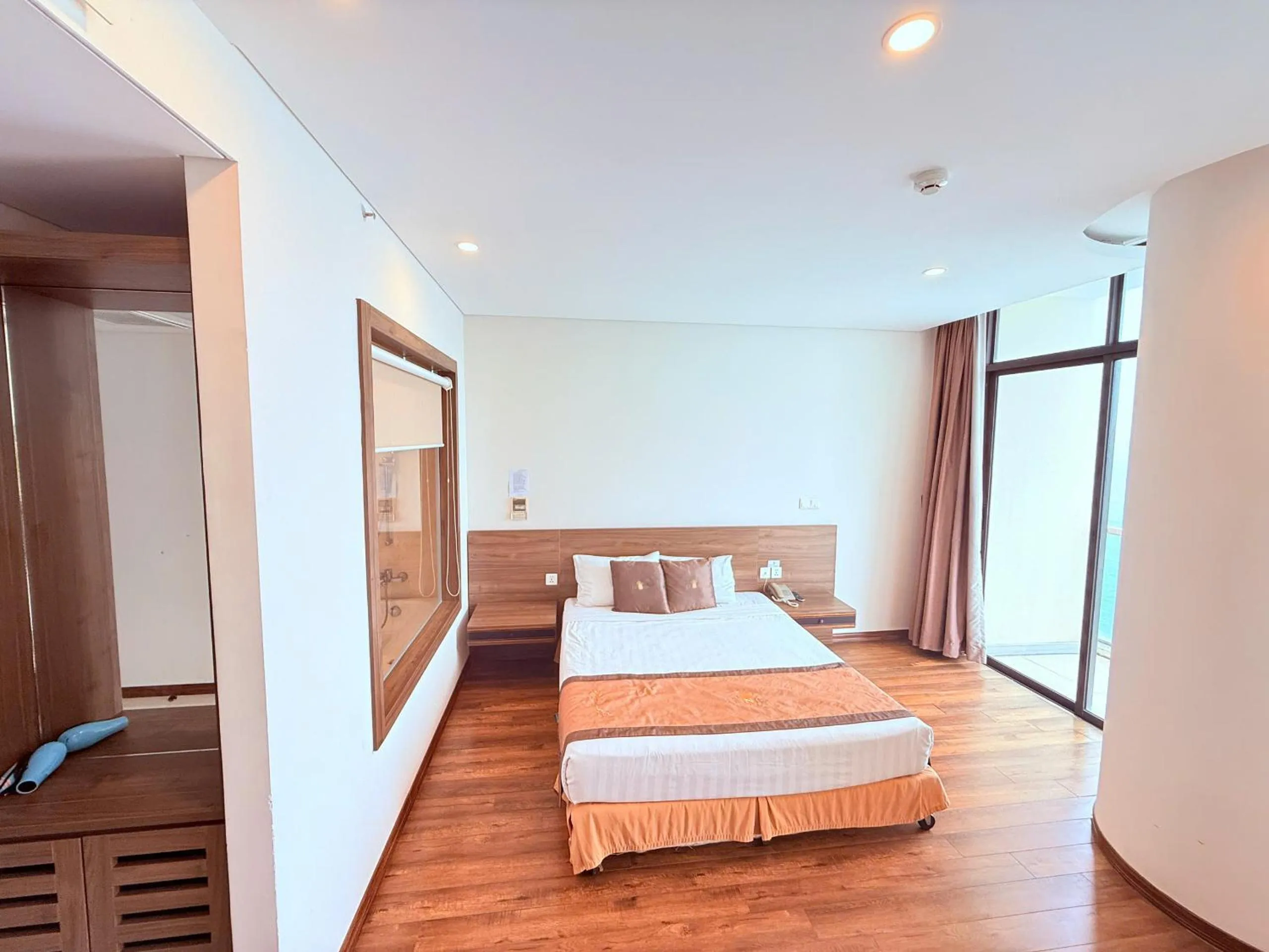 Bed in Lenid Ocean View Hotel