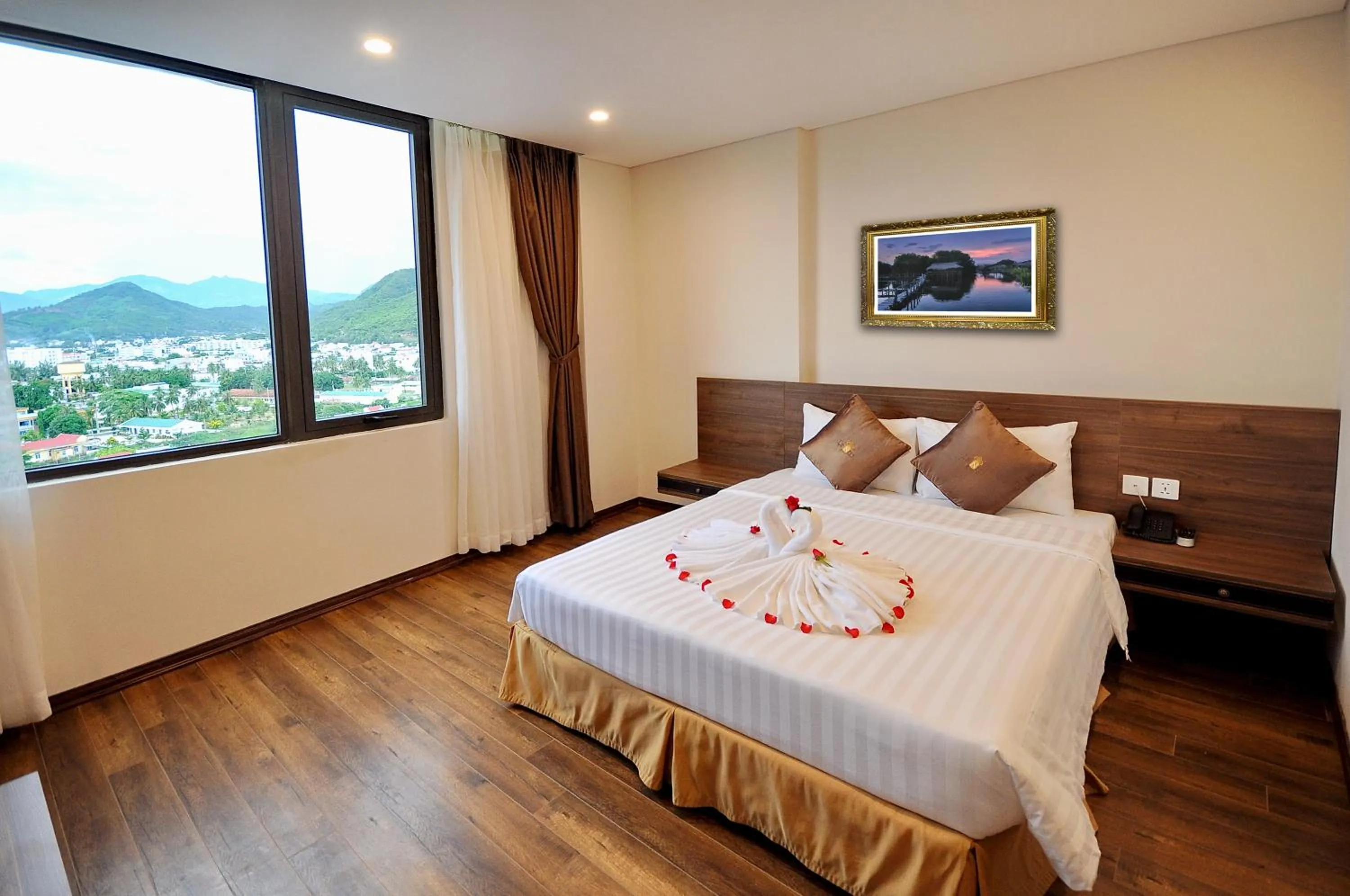 Bed in Lenid Ocean View Hotel