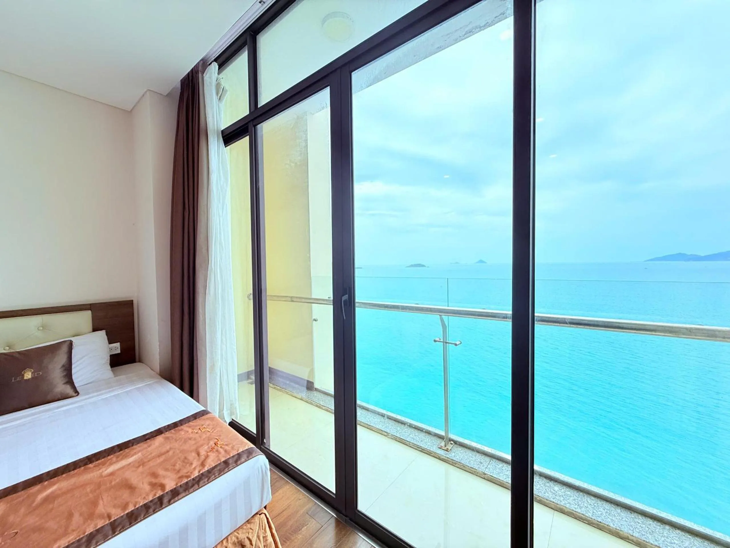 Bed in Lenid Ocean View Hotel
