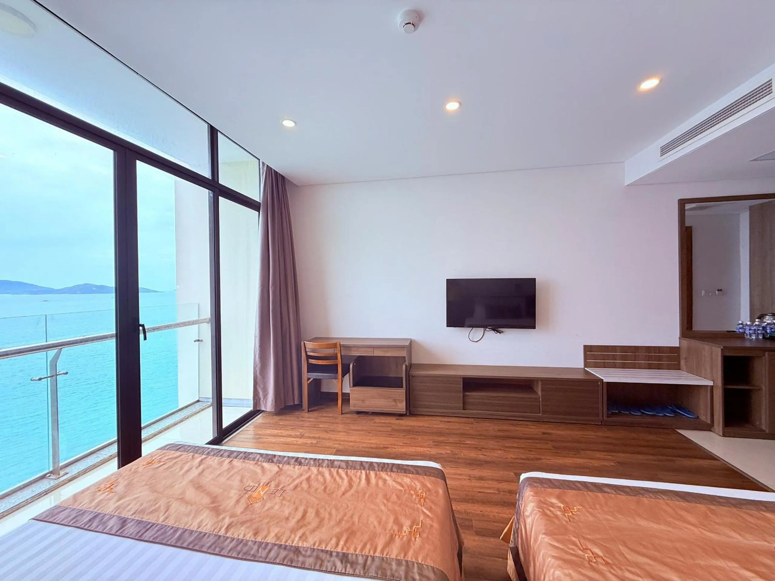 Bed in Lenid Ocean View Hotel