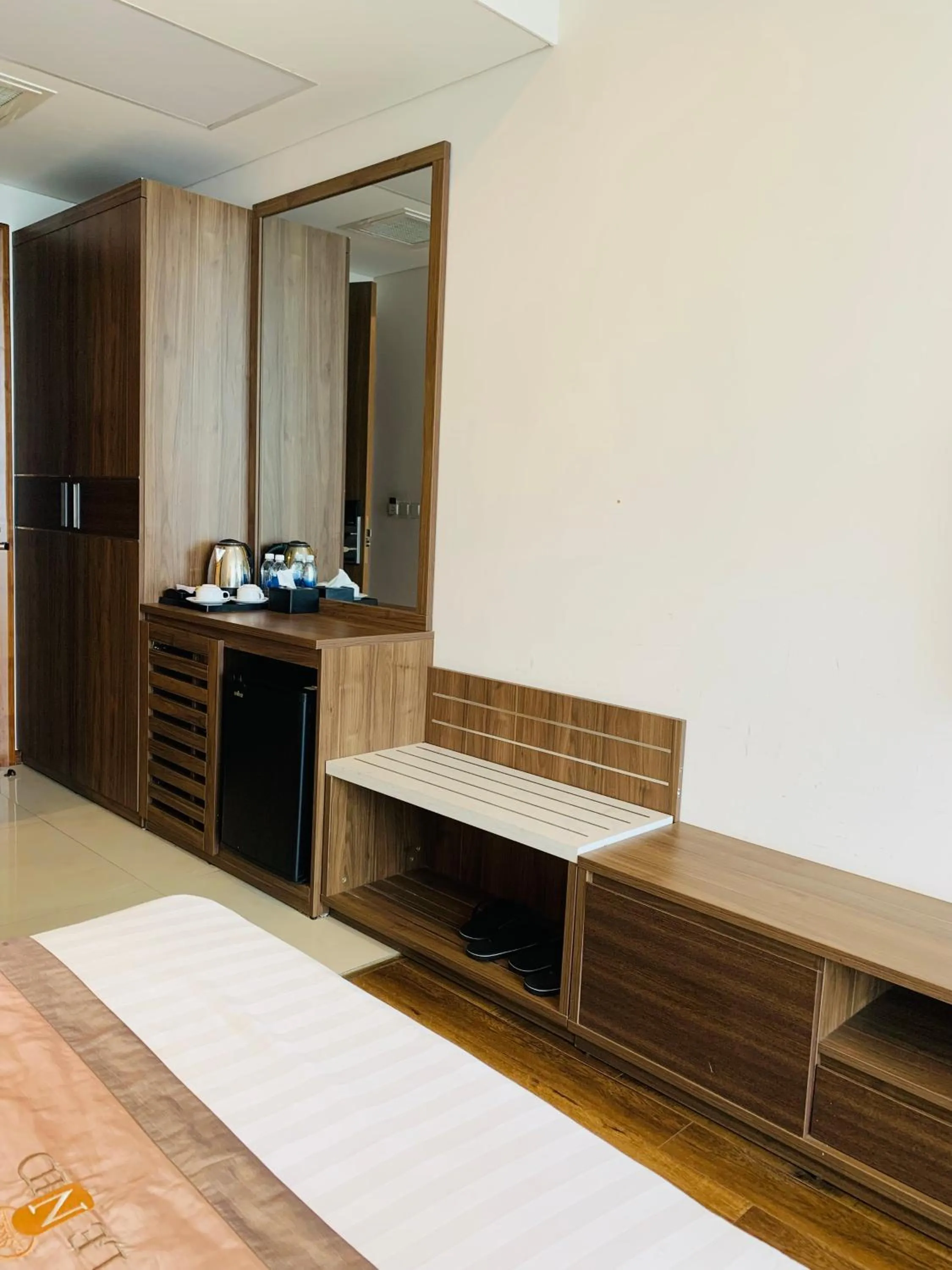 Coffee/tea facilities in Lenid Ocean View Hotel